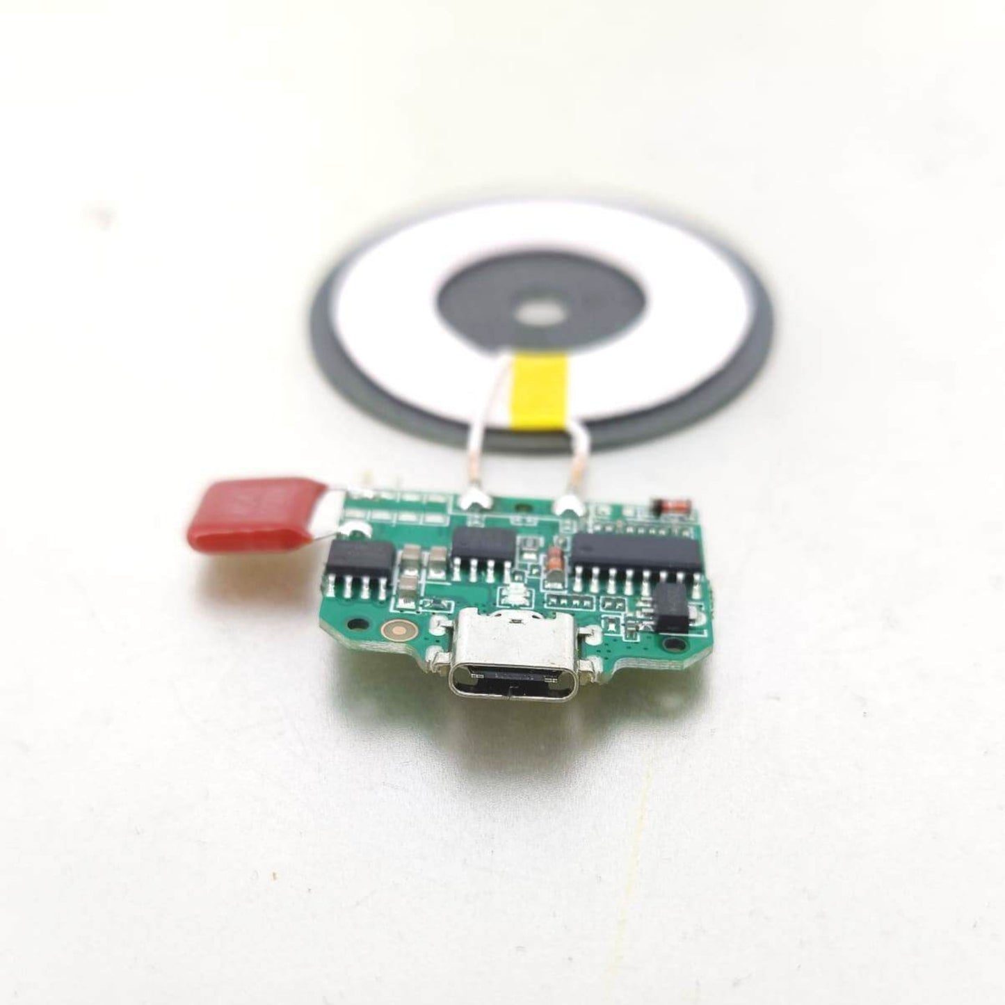 Close-up shot of the Type-C port and integrated circuits on the 15W wireless charger module.