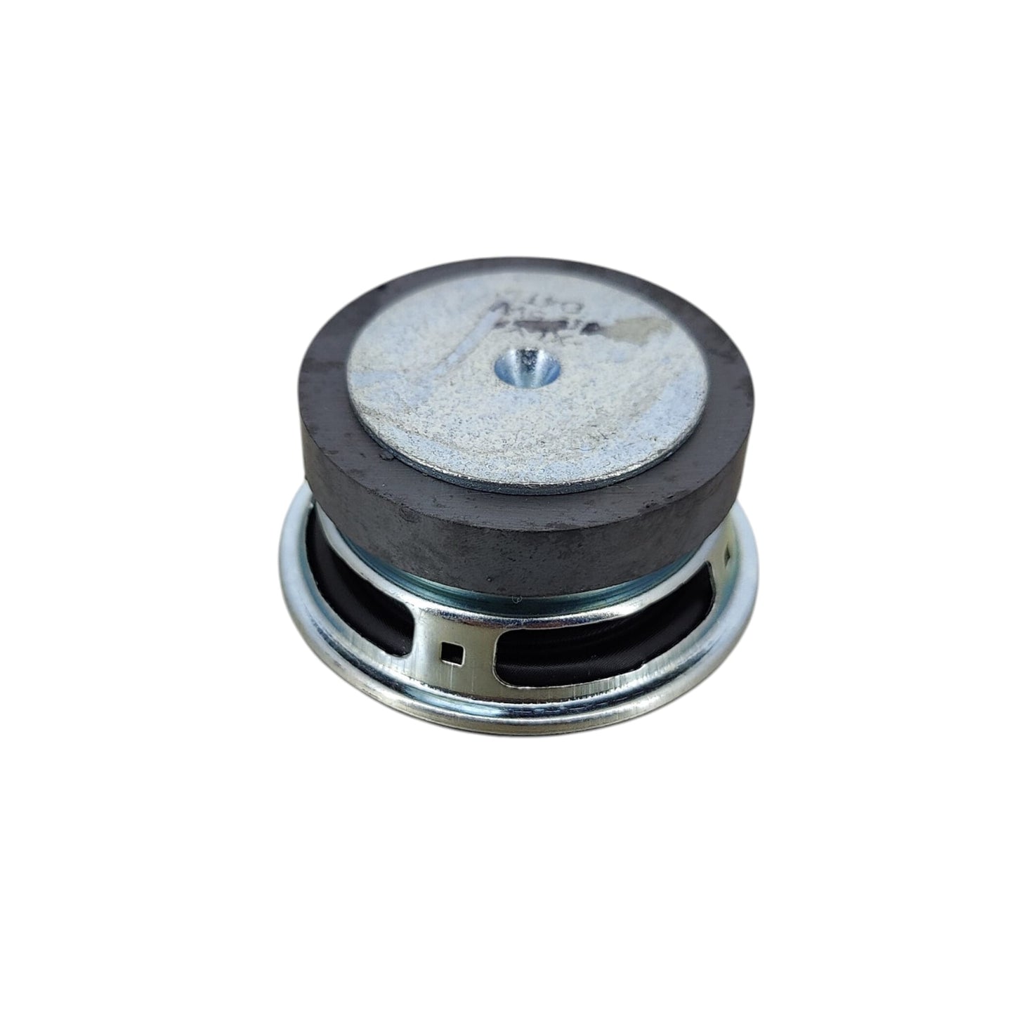 喇叭背面 45mm 磁鐵及 4 Ohm 5W 規格標示。