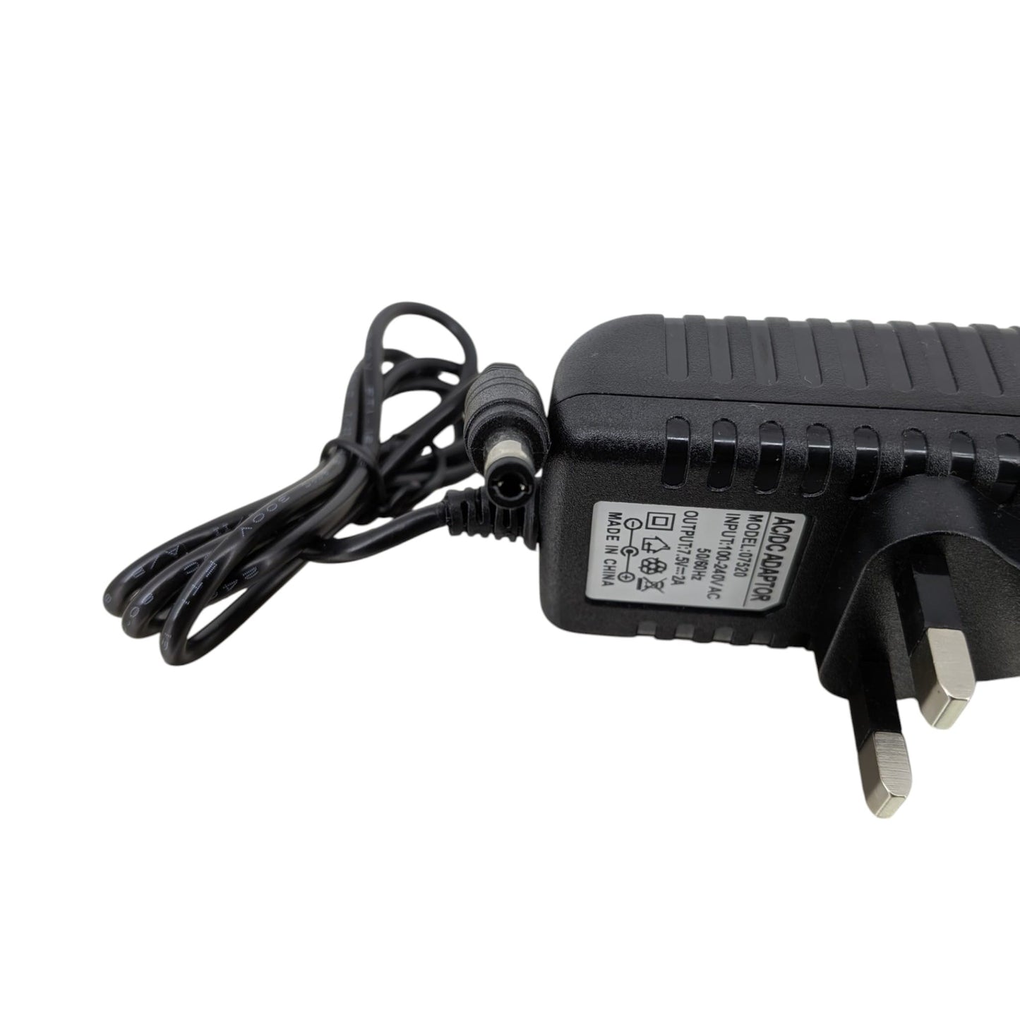 7.5V 火牛頂部視角,展示其緊湊的設計及標準三腳插頭,適合直接插入香港家居拖板使用。