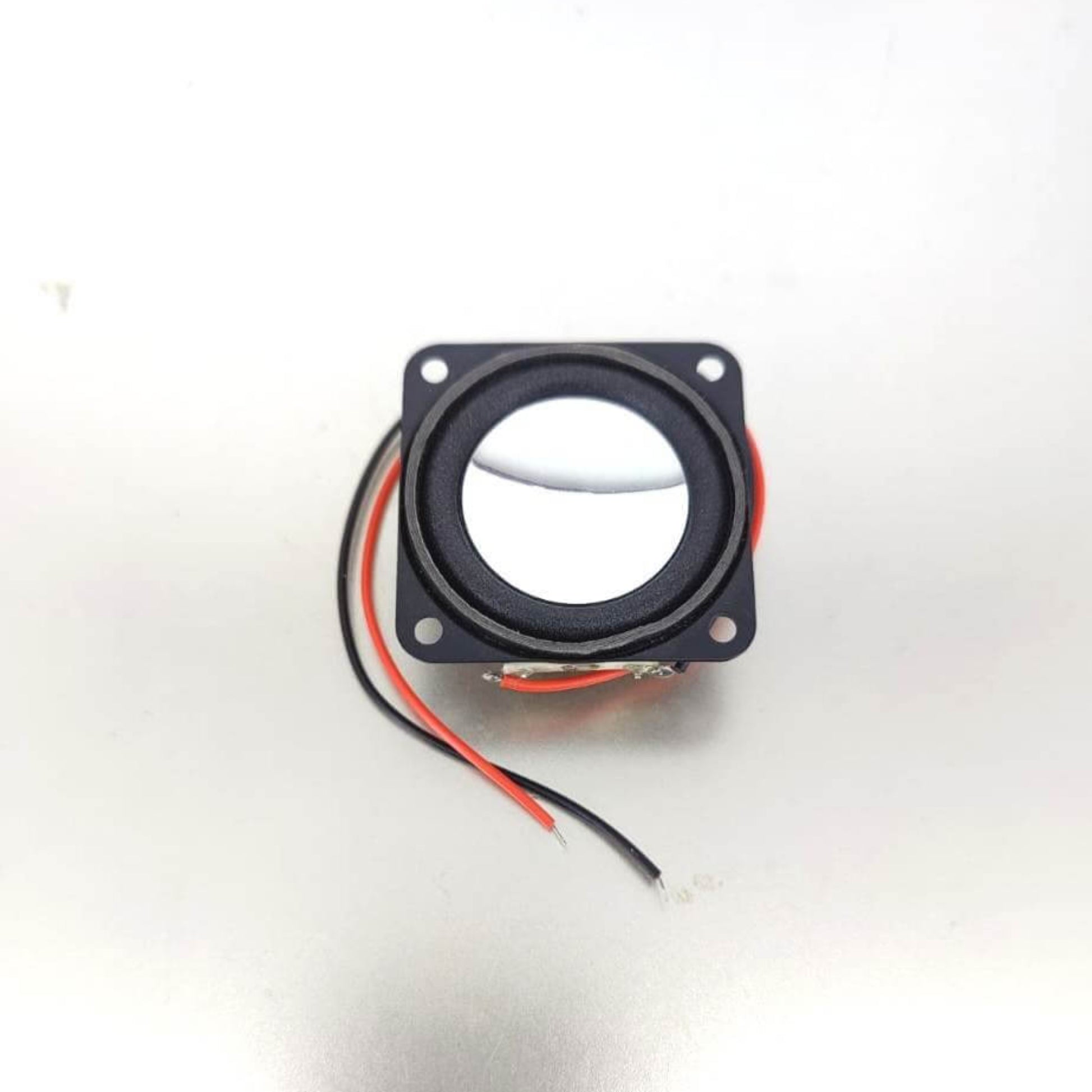 8Ω 2W miniature speaker with a diameter of 40mm and black wire connectors for audio devices.