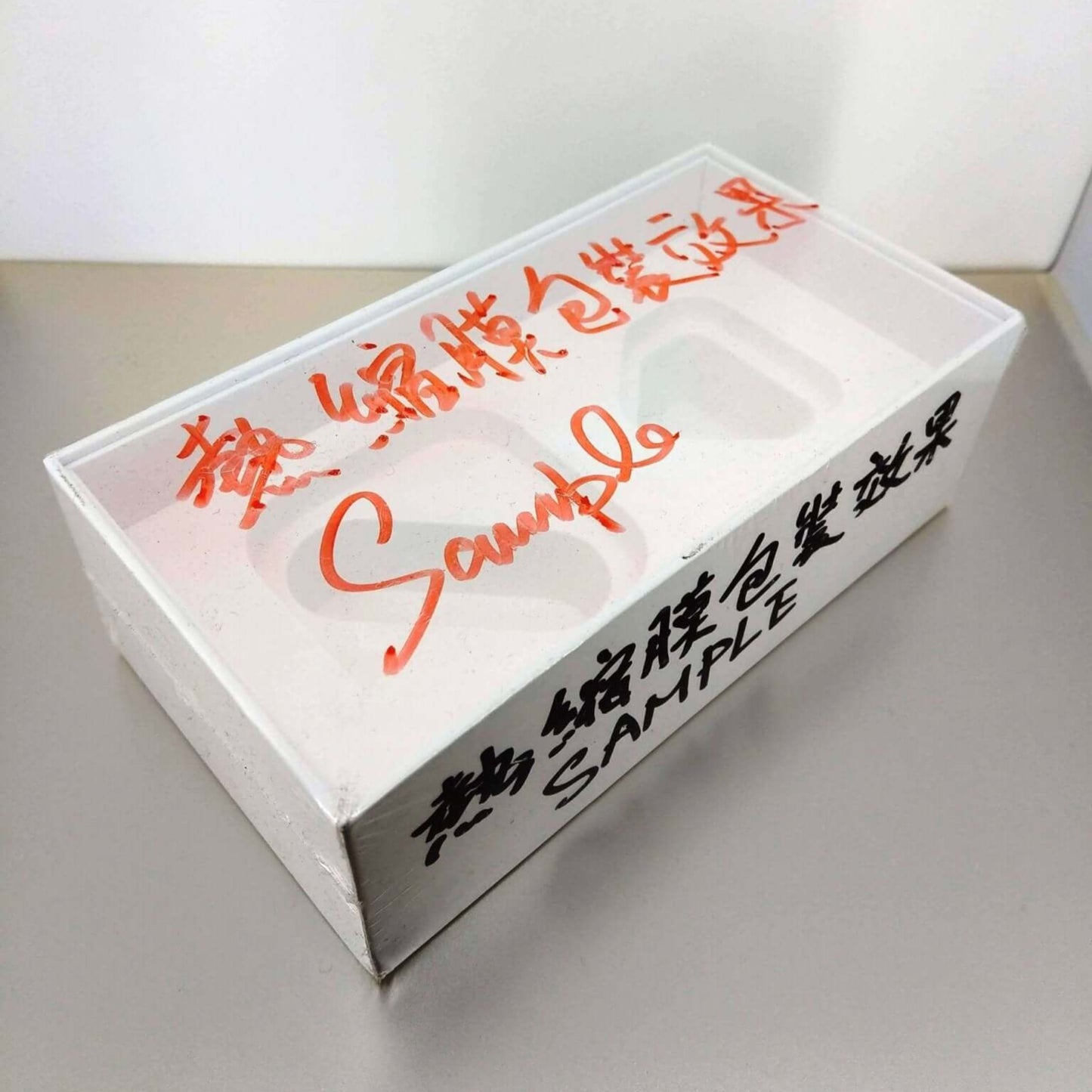 Sample packaging box for heat shrink wrap film with Chinese text on a light background.