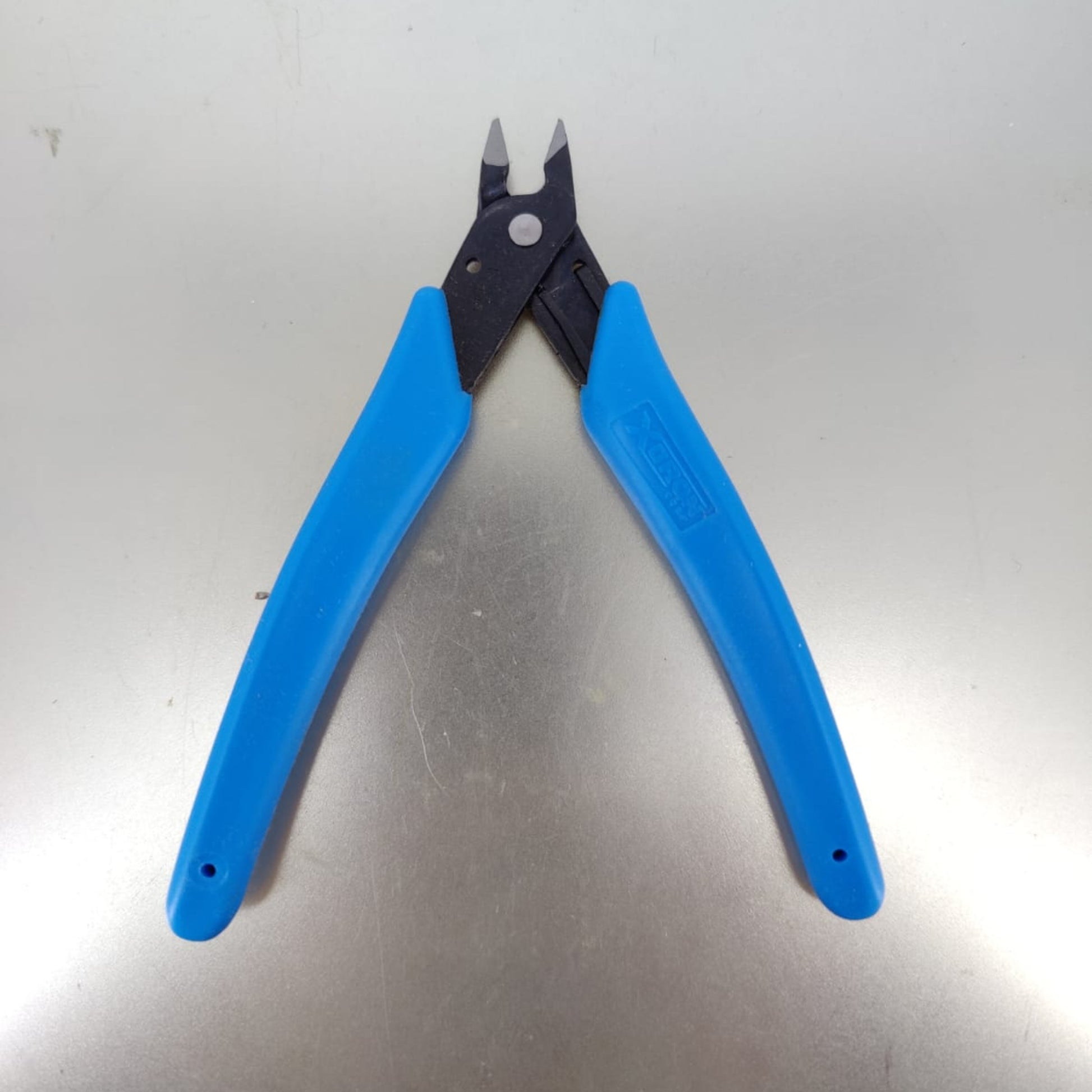 Blue handle flush cutter, 5-inch precision wire clippers for jewelry making and electronics work.
