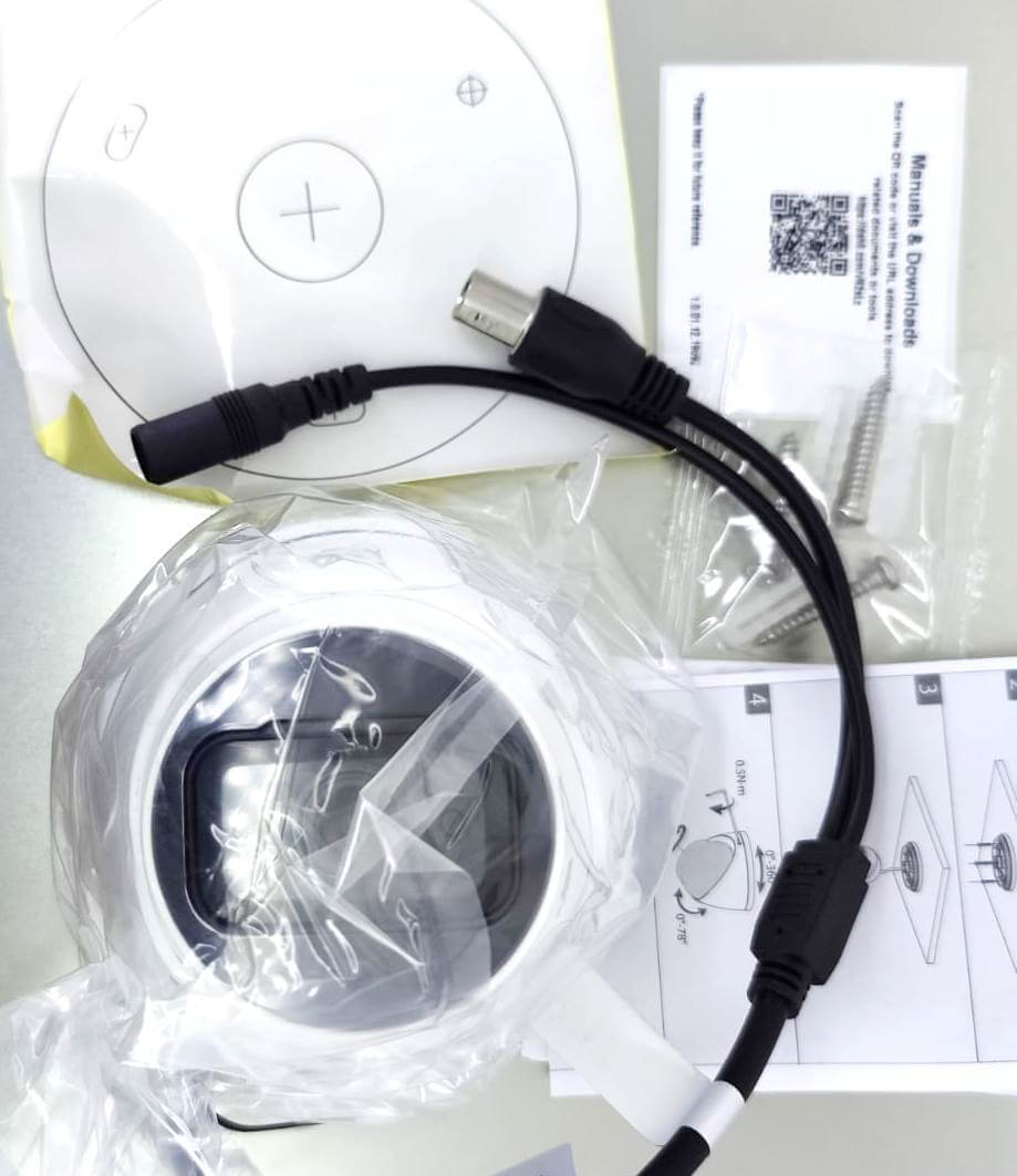 Dahua HAC-HDW1800TLP-A camera accessories including cable, mounting bracket, and user manual.