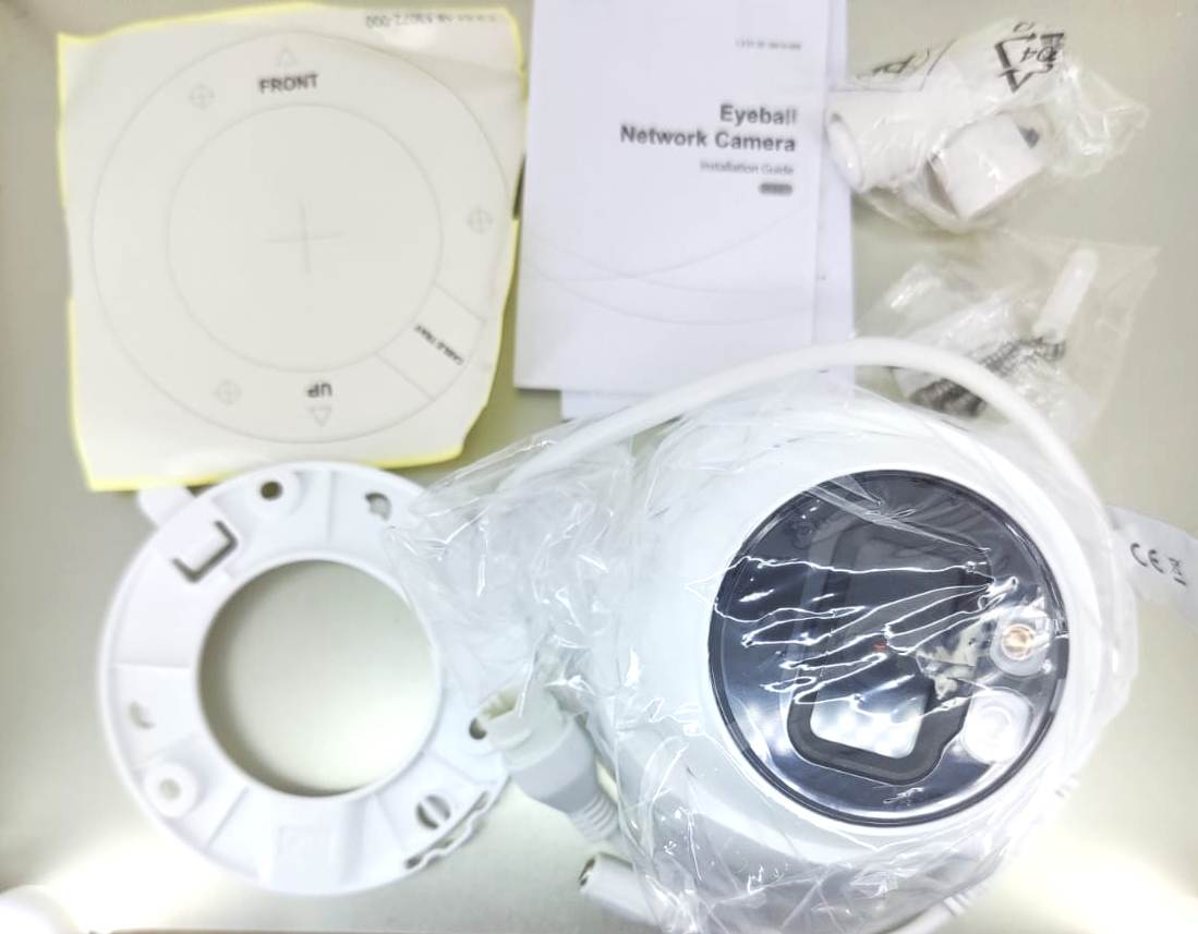 Dahua IPC-HDW1439V-A-IL network camera packaging including installation guide and mounting accessories.