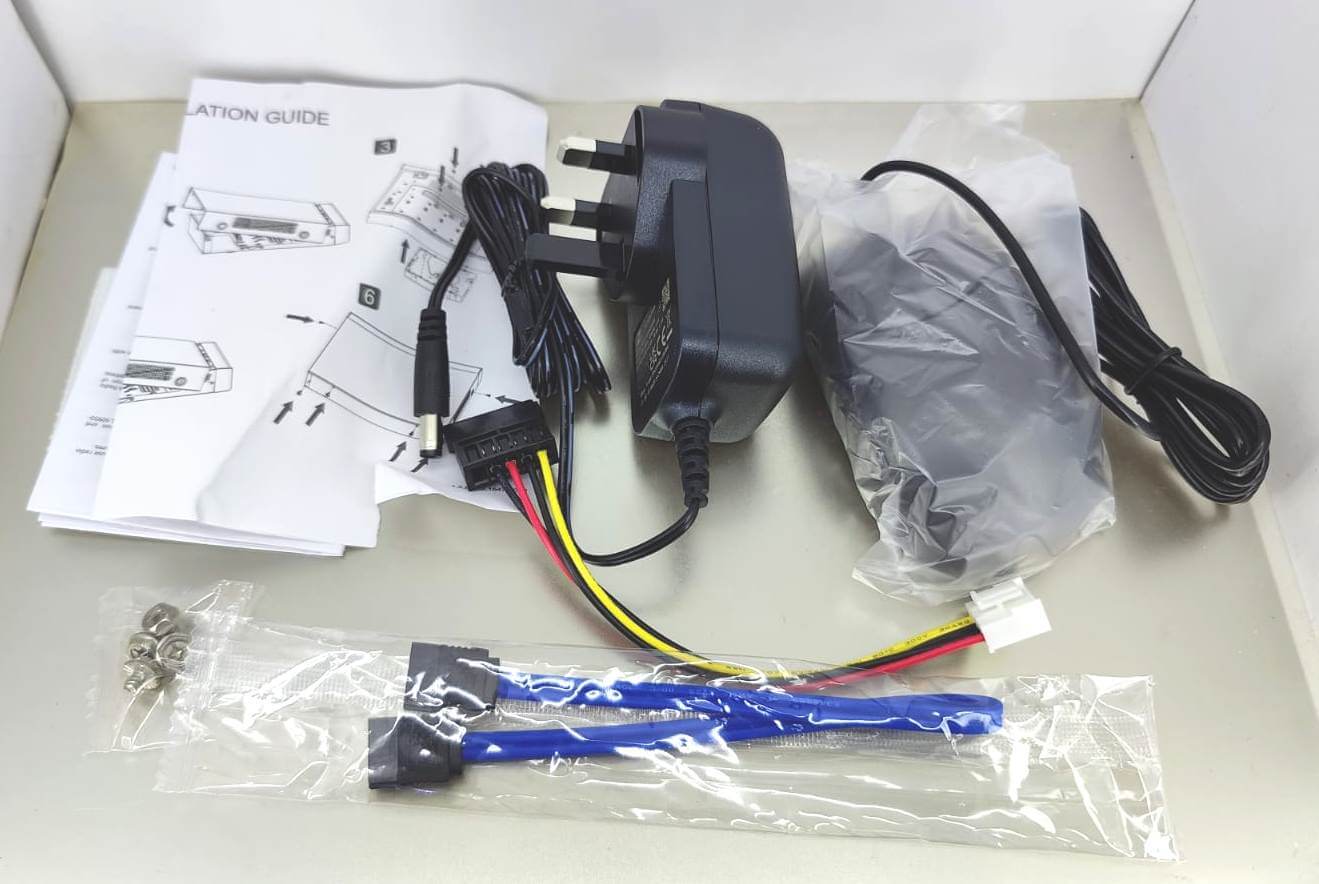Dahua WizSense XVR5116HS-I3 installation accessories including power adapter, cables, and guide.