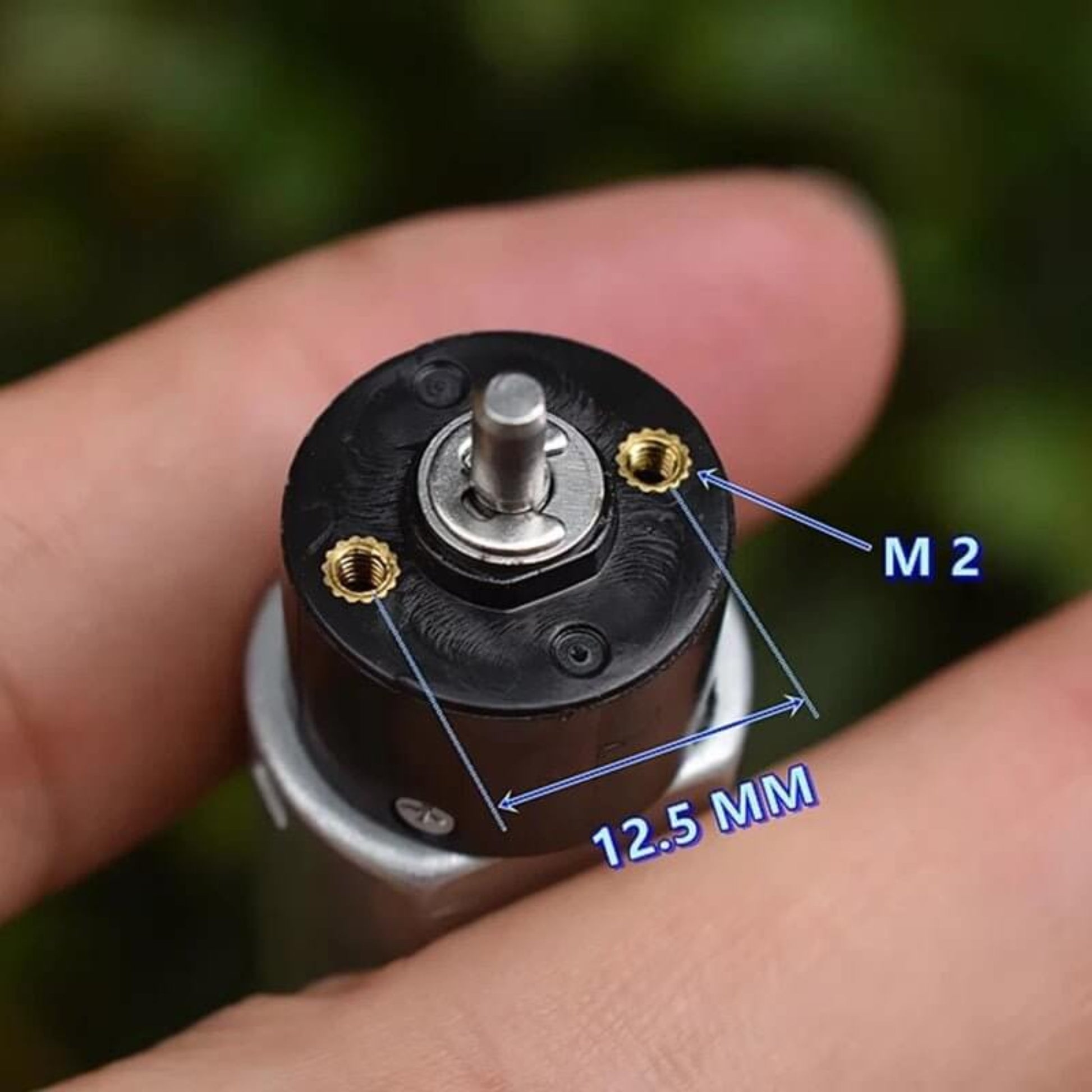 Close-up of a DC 180 miniature gear reducer motor showcasing output shaft and measurement details.