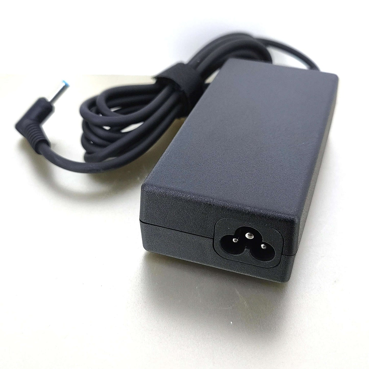 HP 19.5V 3.33A laptop charger with 4.5x3.0mm blue tip DC connector.