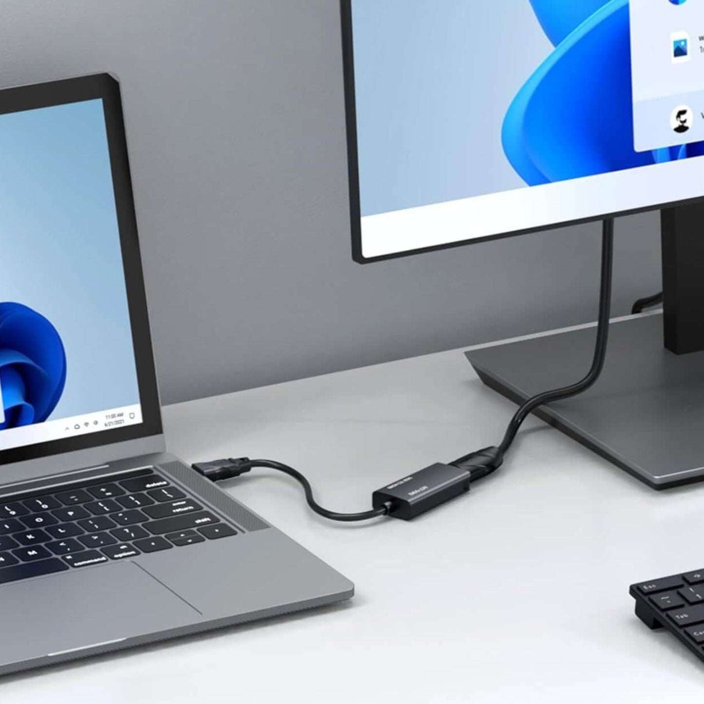 Laptop connected to external monitor via MT-VIKI USB 2.0 to HDMI adapter, showing extended display.