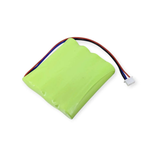 4.8V NiMH rechargeable battery pack 600mAh (40×45×11mm), with connector for RC toys/devices.