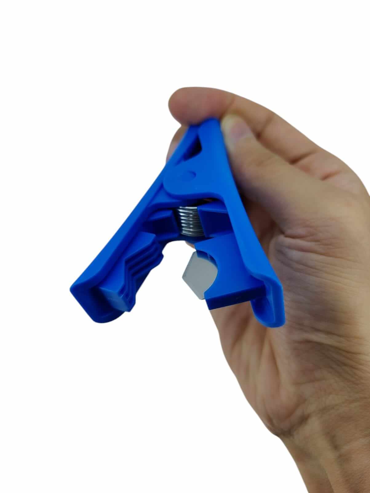 Professional pneumatic tube cutter tool held in hand, designed for cutting 4-16mm plastic tubing.