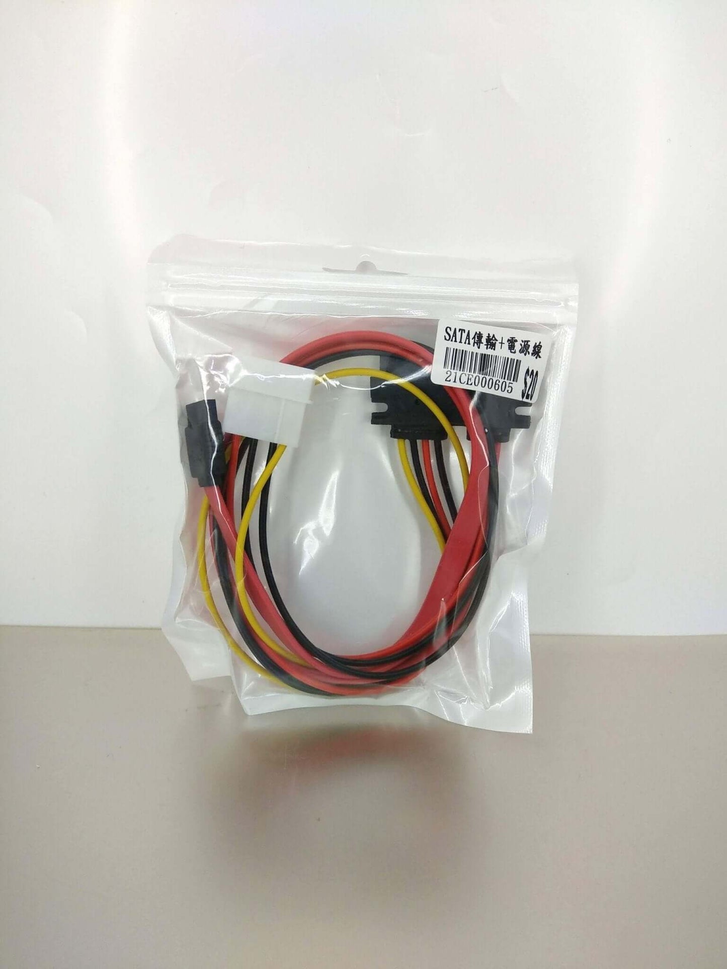 SATA 22-Pin Data and Power Combo Cable for 2.5" and 3.5" drives in packaging, measuring 40cm.
