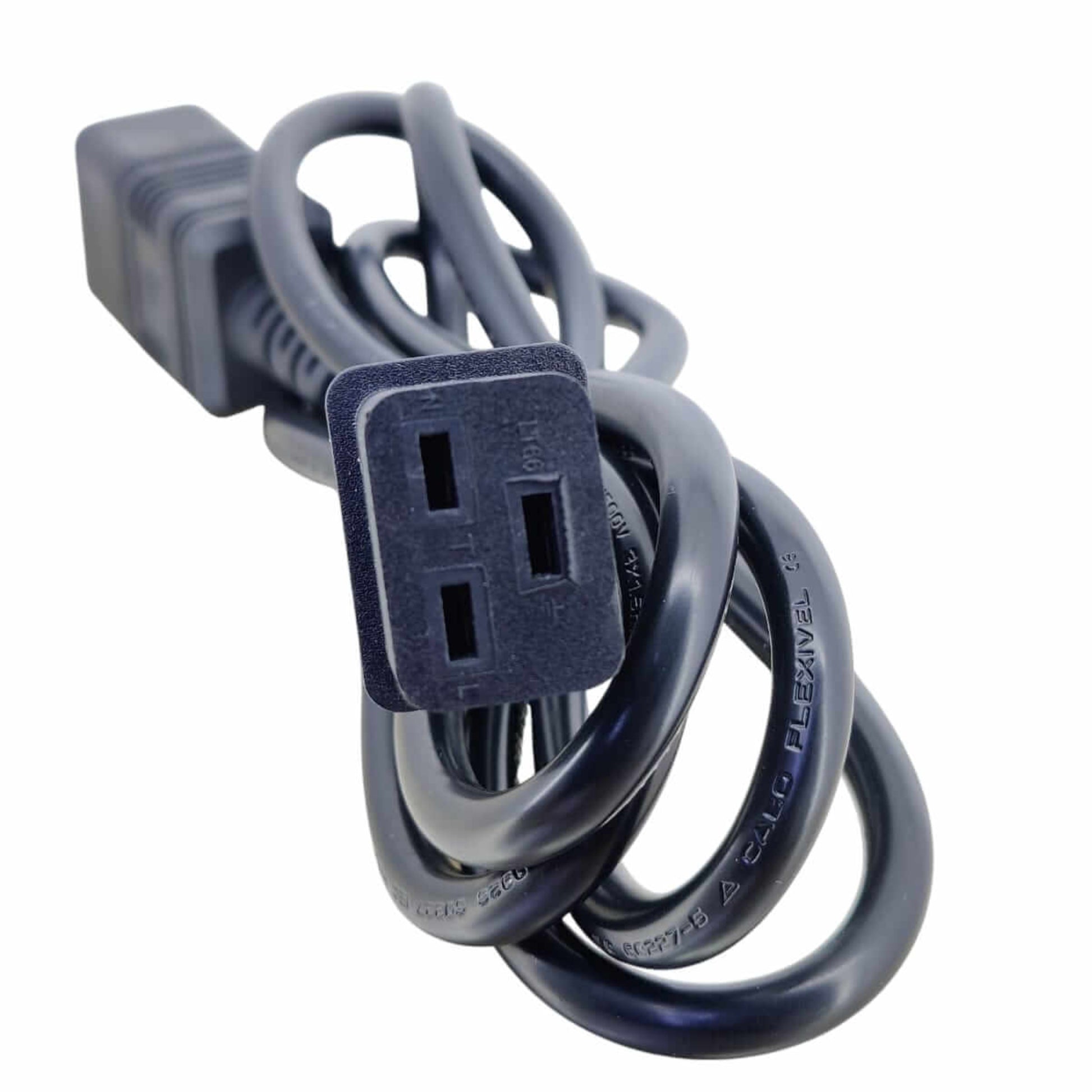 1.5M C19 to C20 power extension cable for server racks and PDUs, designed for secure power connectivity.