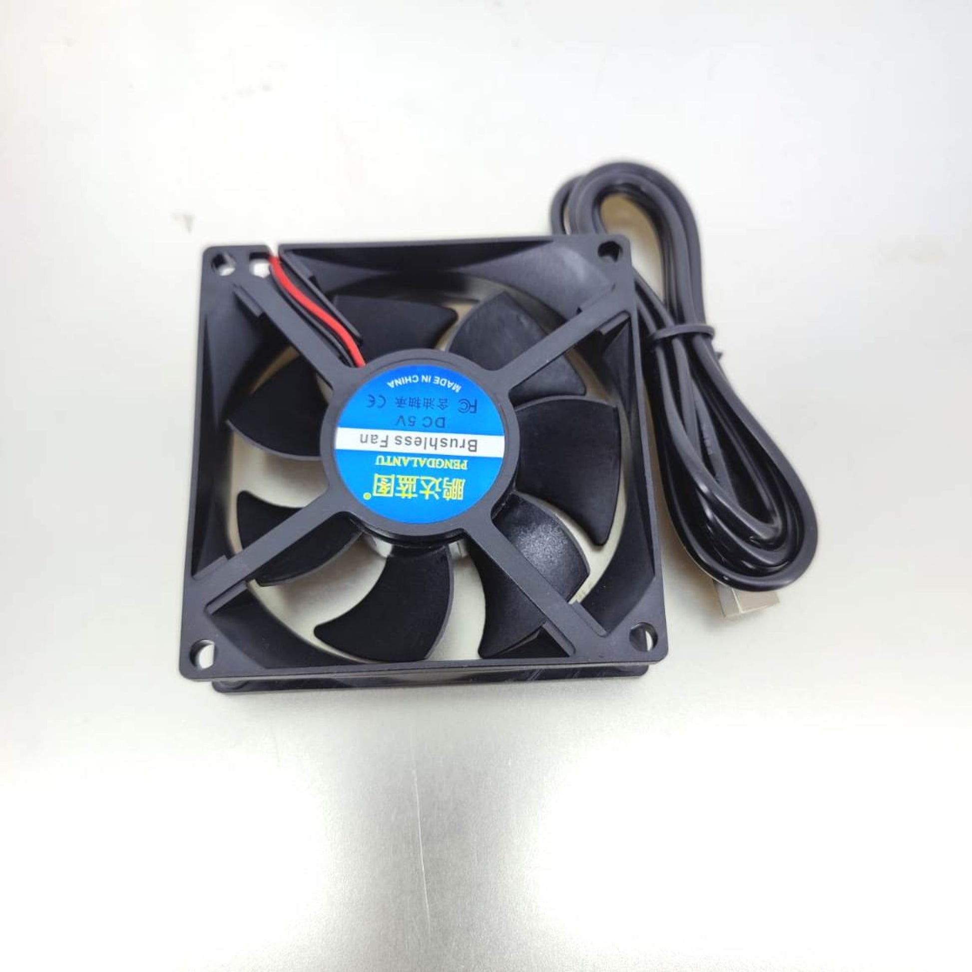 8cm USB brushless cooling fan, strong airflow, quiet operation, perfect for PC, router, and DIY electronics projects
