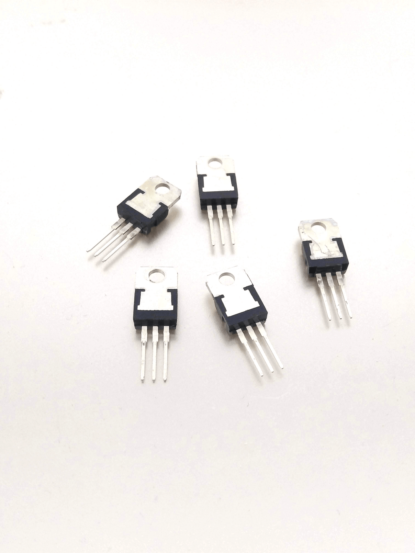 Five L7805CV three-terminal voltage regulators, suitable for 5V power supply applications.