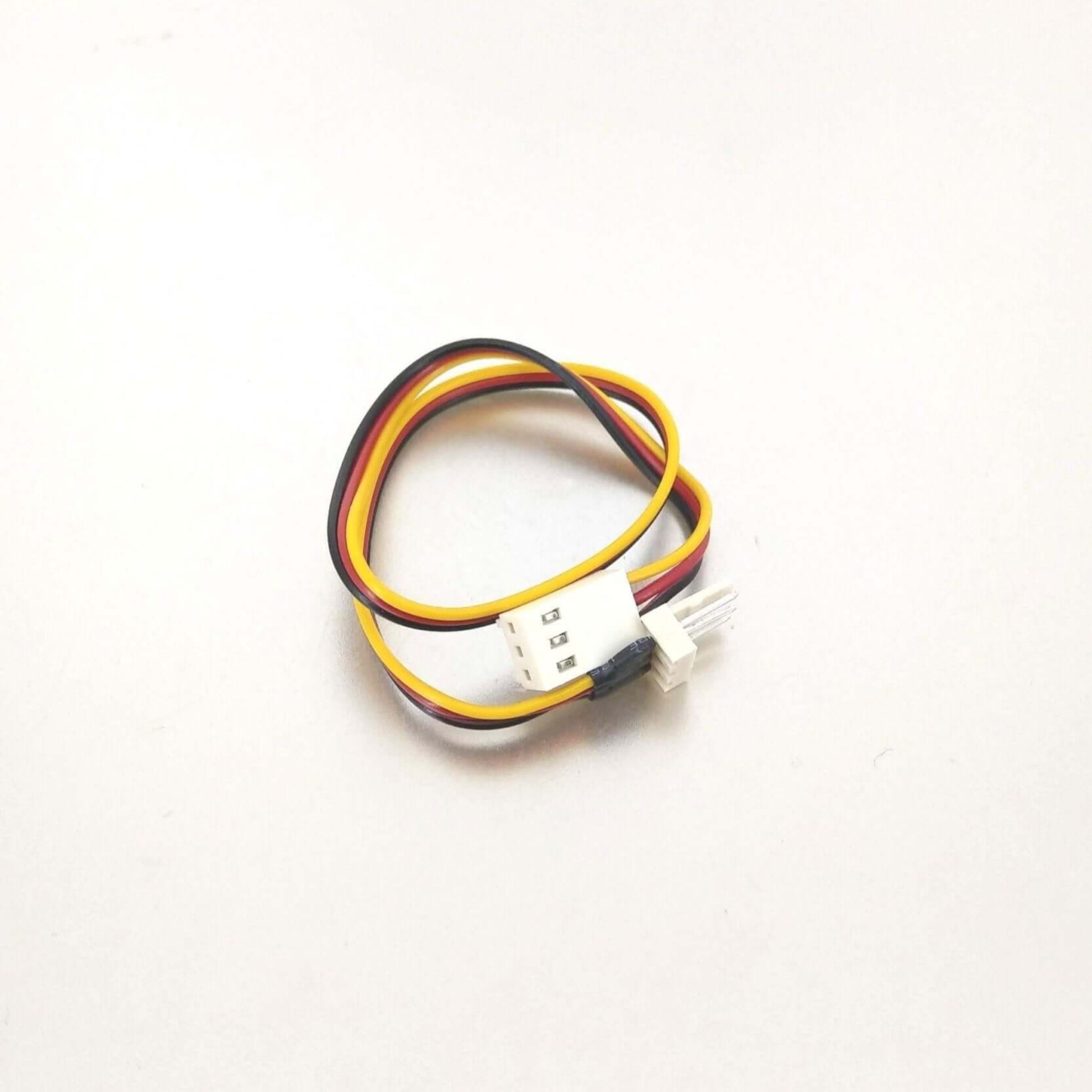 Side view of the 3-pin fan extension cable, highlighting the white connectors and the black, red, and yellow wires.