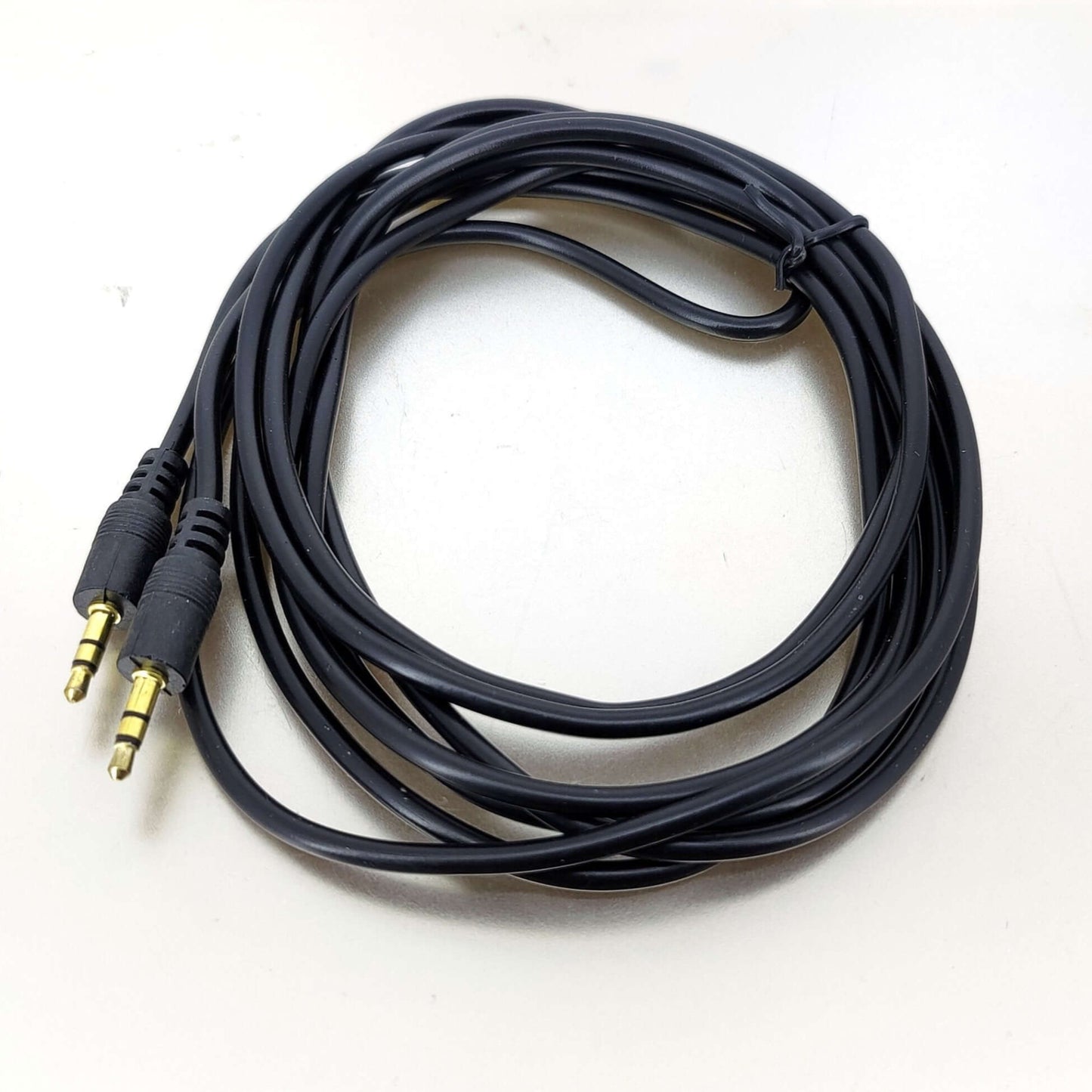 3.5mm audio cable, 1.5m/3m length, male to male, black stereo jack plug, wired connectivity.