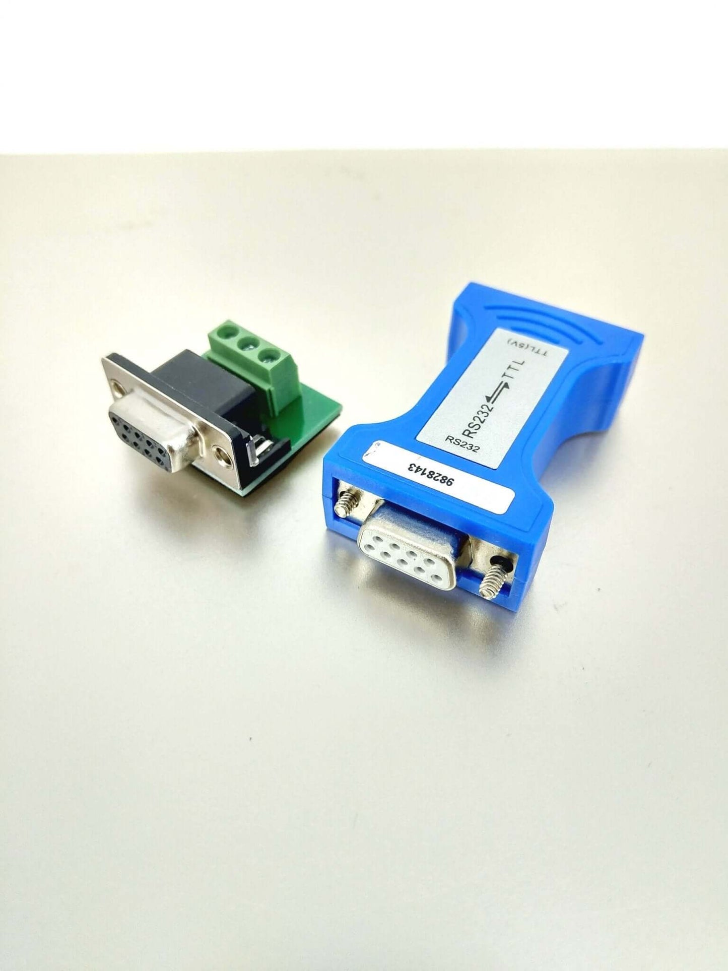 Z-TEK ZY099 RS232 to TTL Universal Serial Port Converter, compatible with TIA/EIA standards, plug and play.