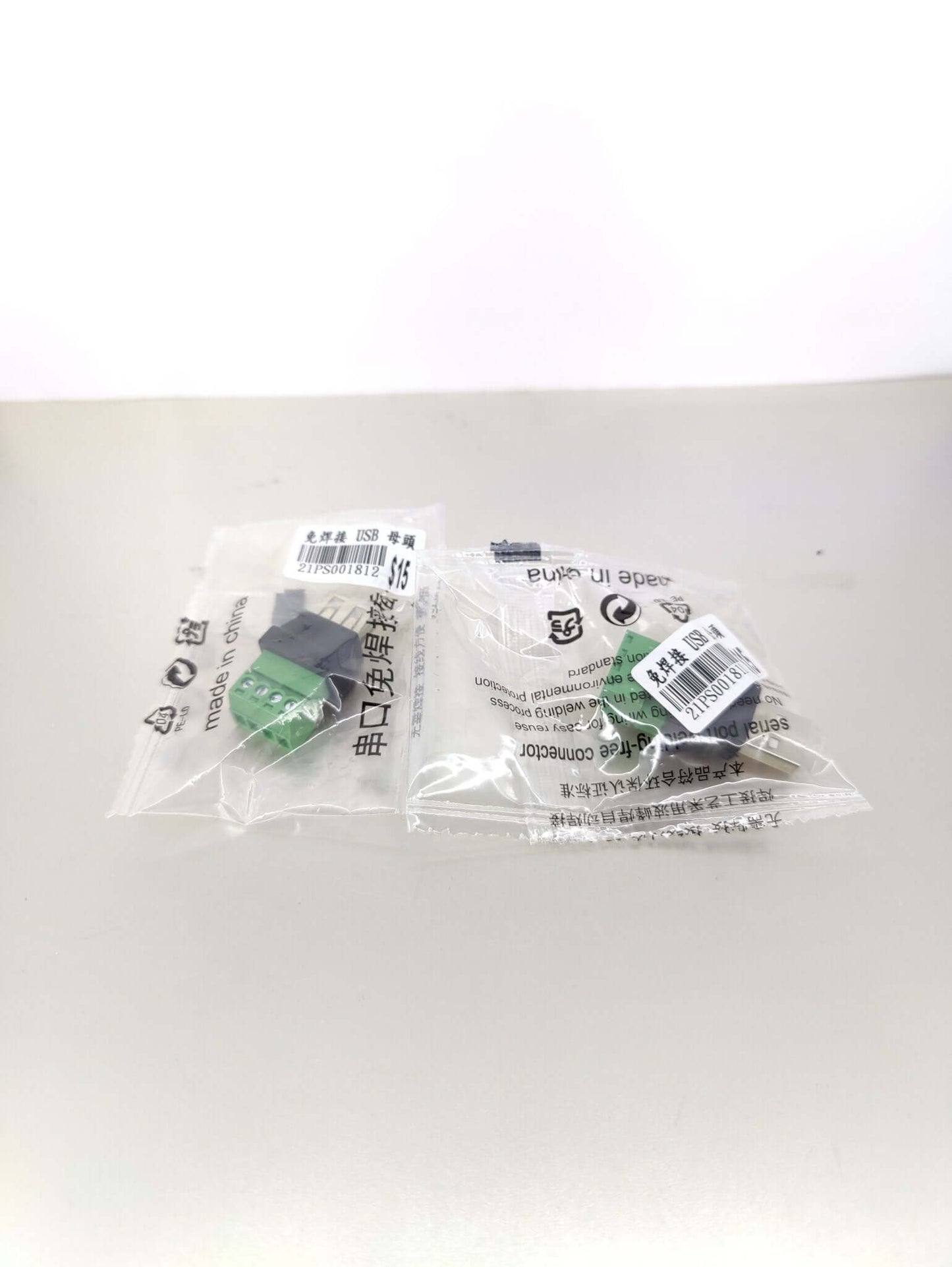 USB to 4-pin screw connector adapters in packaging, suitable for USB Type A Male/Female connections.
