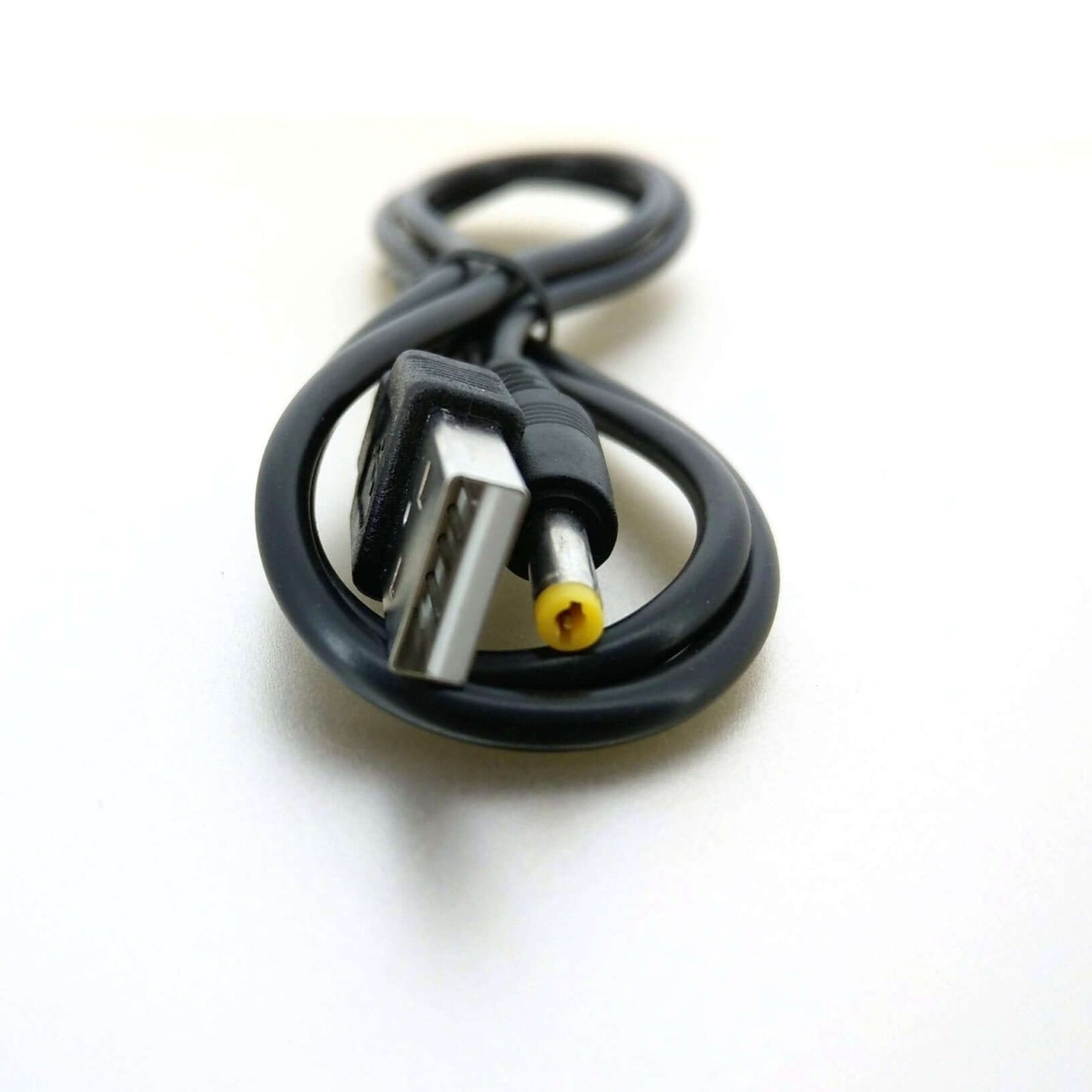 USB-to-DC 4.0×1.7 mm charging cable for PSP, tablets, and electronics.