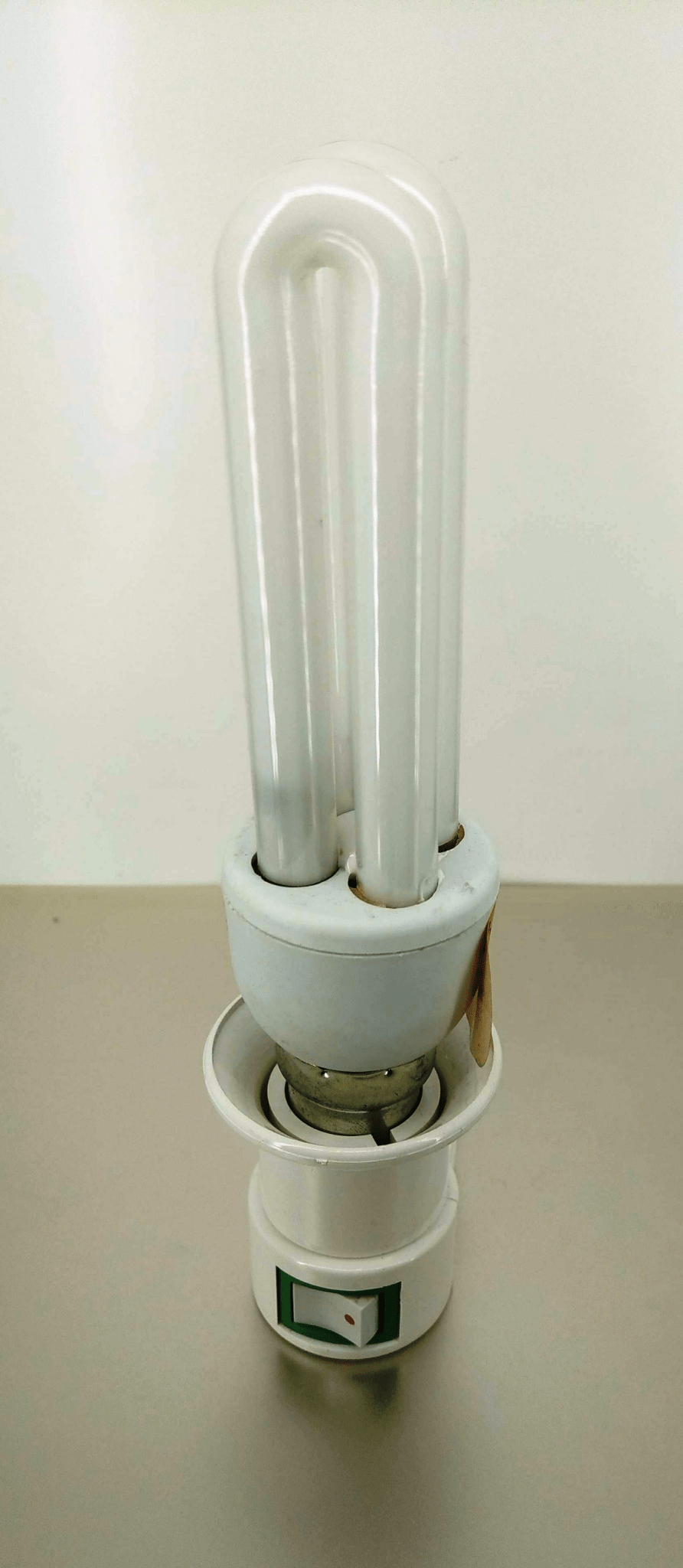 20 Watt Double Tube with Base 4000k Cool White - Sun Cheong Computer Company Limited