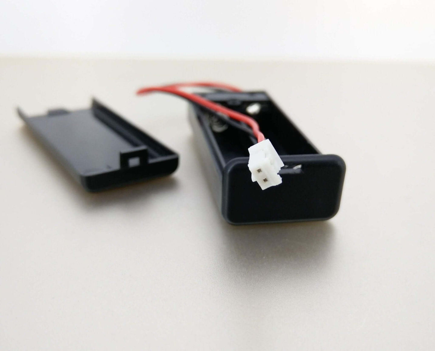 Microbit AAAx2 battery holder with JST connector and on/off switch, ideal for portable projects.