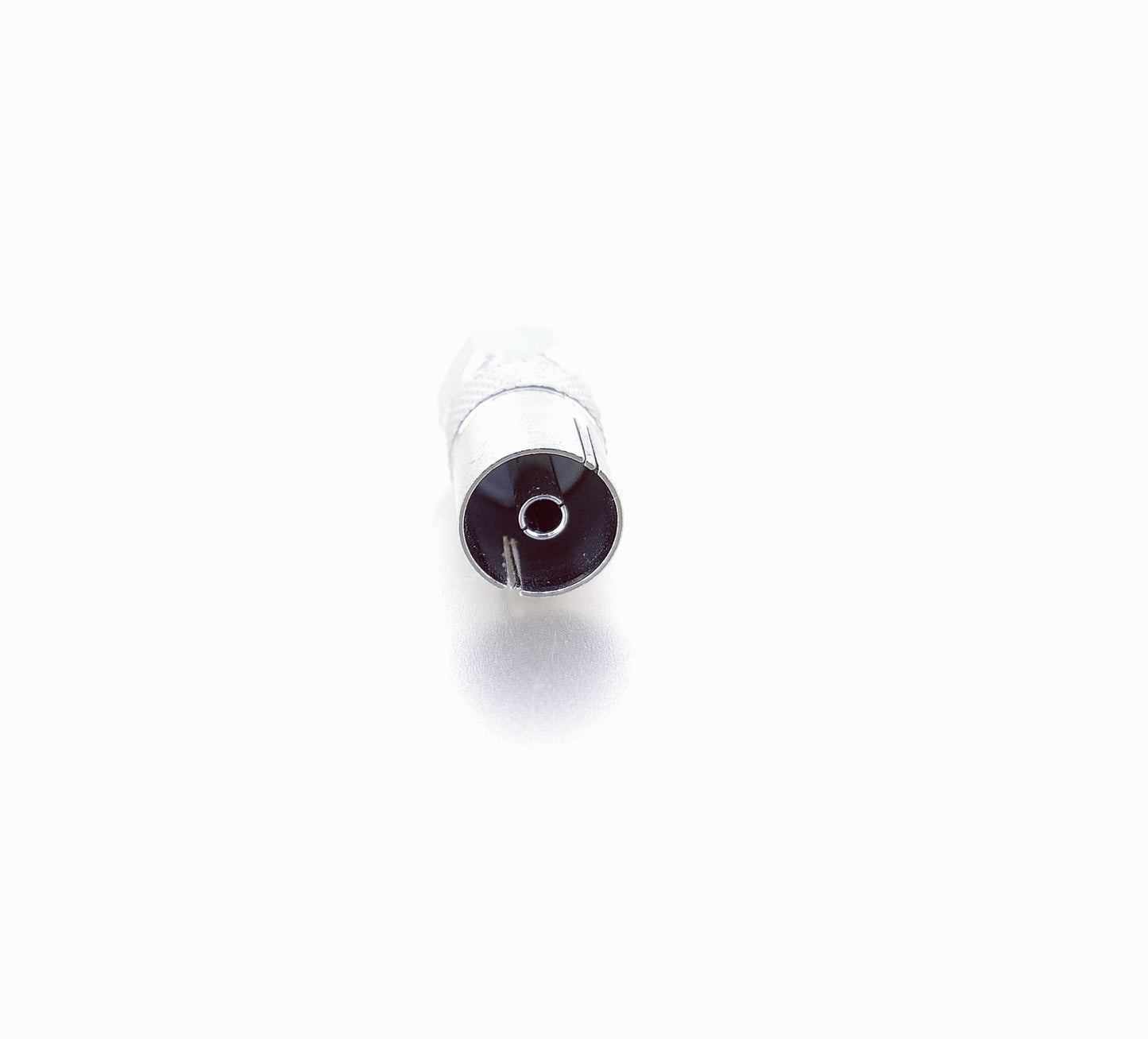 銀色射頻 RF 母頭轉 F 頭螺紋公頭轉接器的 F 頭螺紋公頭端正面視圖,顯示螺紋外殼和中心針。k
