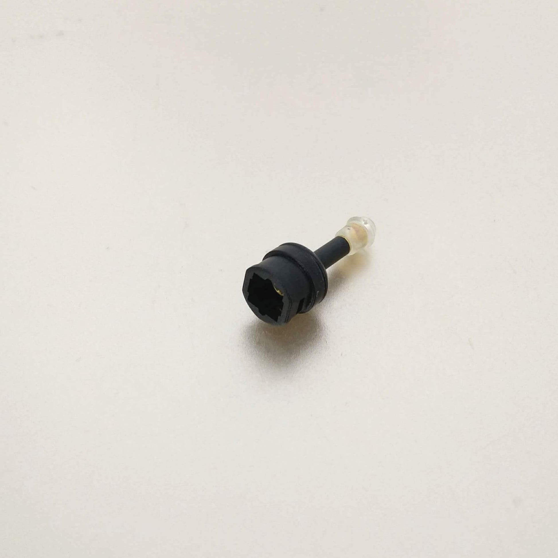 Digital fiber optic toslink female to 3.5mm mini male adapter for seamless audio conversion.
