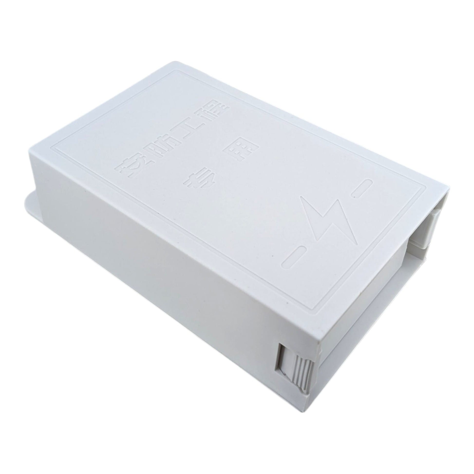 1分2 POE 受電交換機盒白色外觀，支援 48V 標準，安防工程專用。新昌電腦門市提供現貨及專業技術支援。