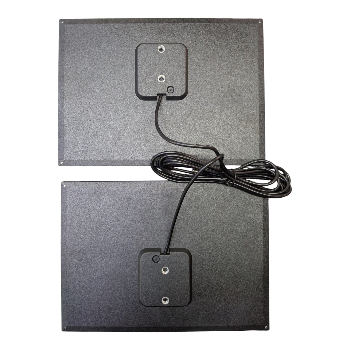10W 5V 雙太陽能板背面，顯示穩固的接線盒及 Type-C 線材連接細節，設計耐用，適合各類戶外工程。