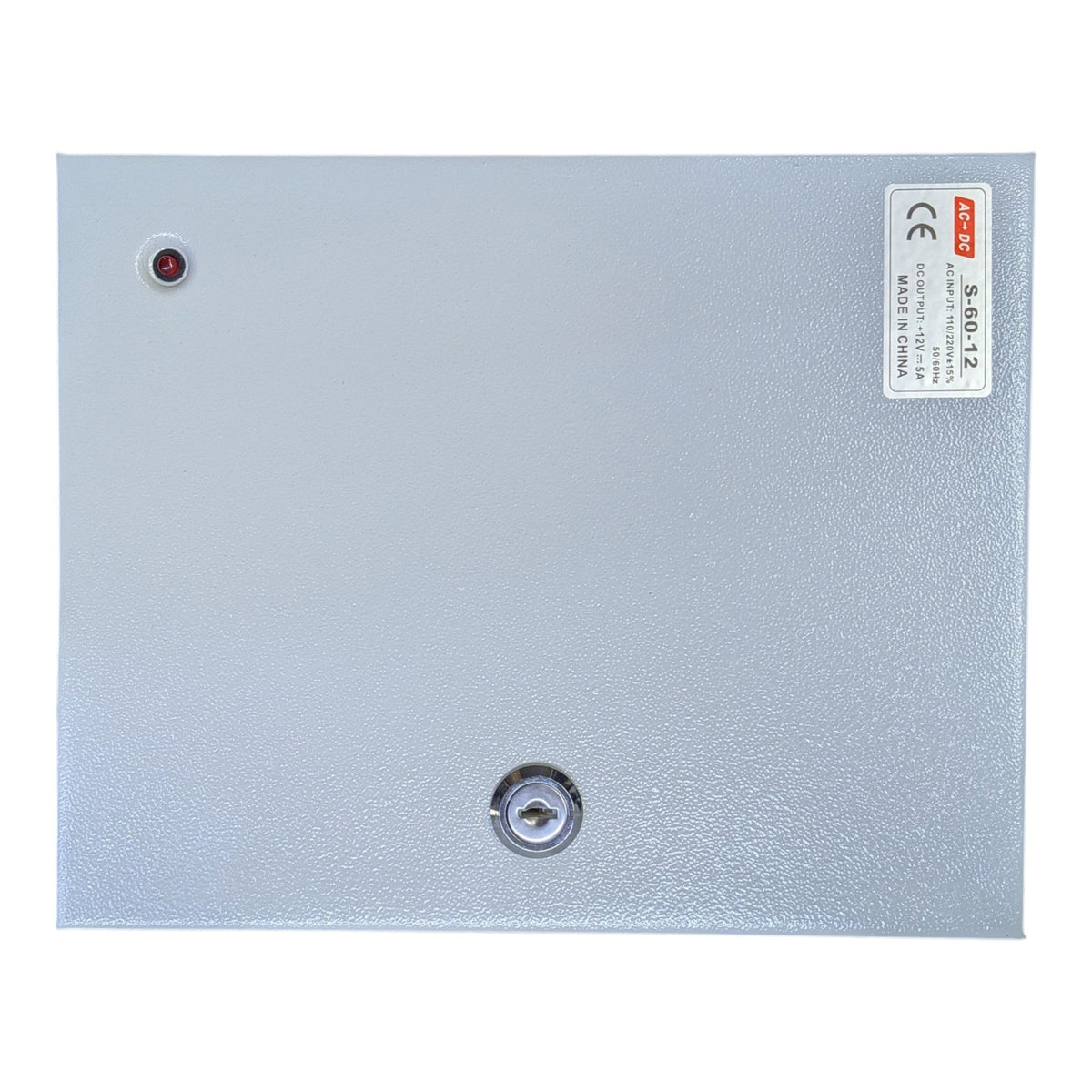 12V 5A 4路 UPS 集中供電箱的金屬面蓋，清晰顯示詳細的英文安裝指引及接線圖。