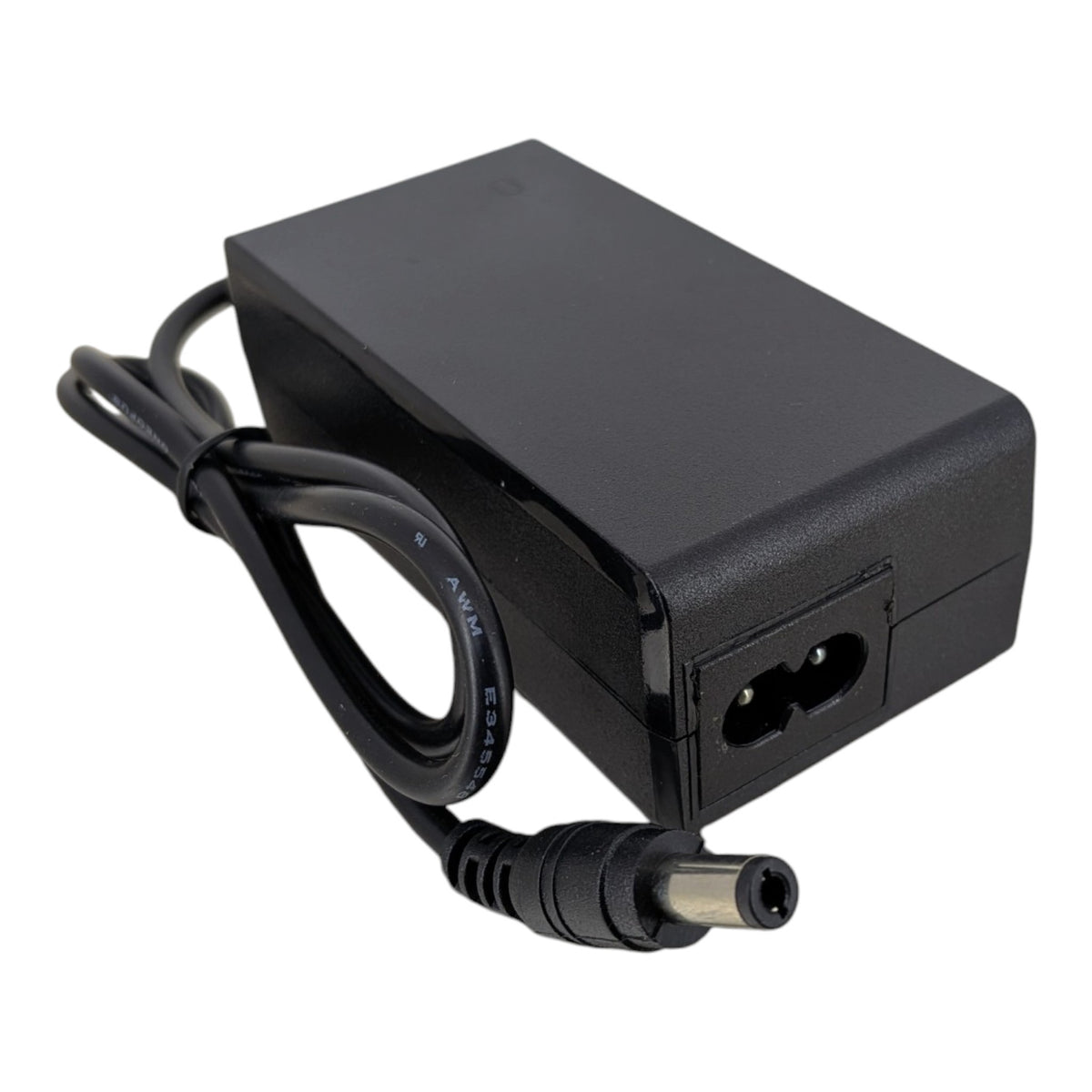 16.8V 2A 火牛的 DC 輸出線，特寫展示兼容 2.1mm 的 5.5x2.5mm DC 圓頭插頭。