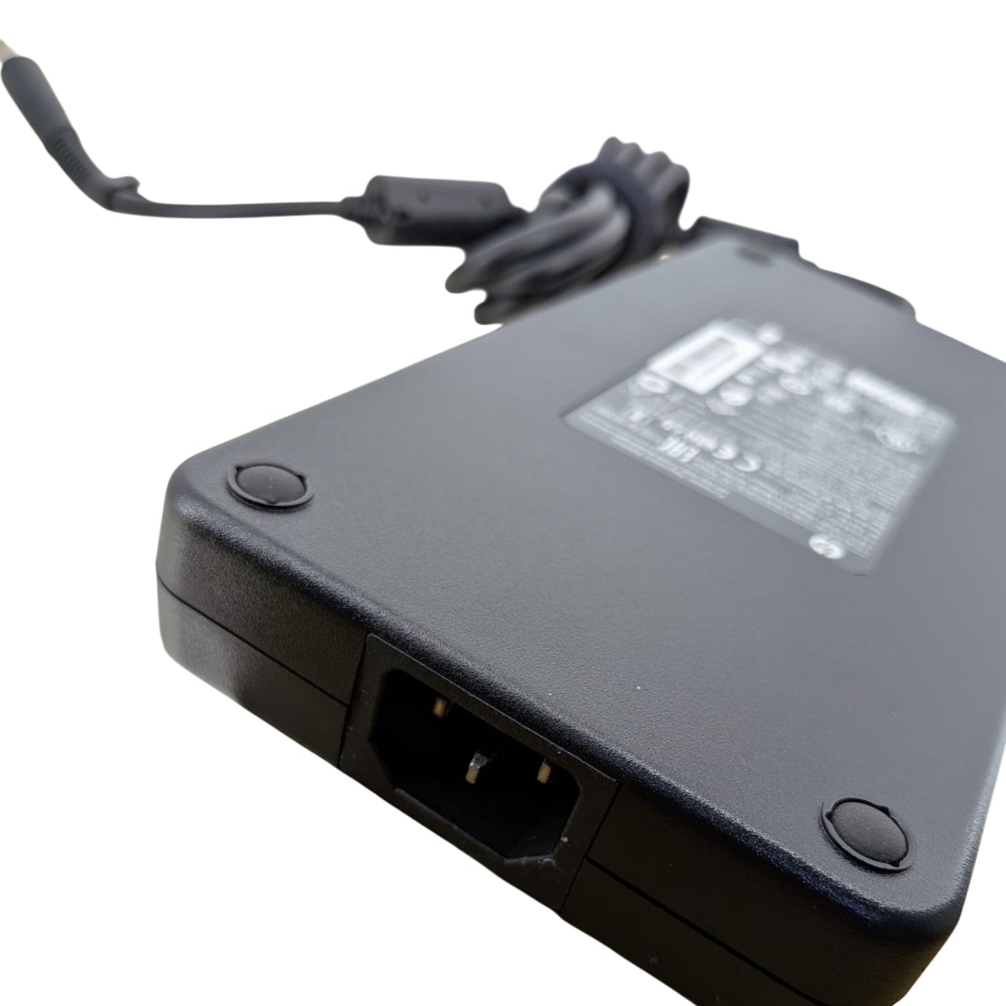 230W 火牛上的 IEC C14 電源接口，需配合標準的 C13 品字頭電源線使用。