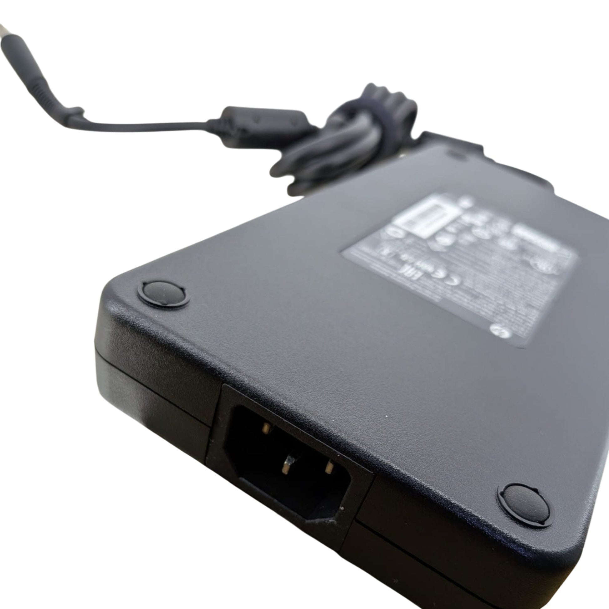 230W 火牛上的 IEC C14 電源接口，需配合標準的 C13 品字頭電源線使用。