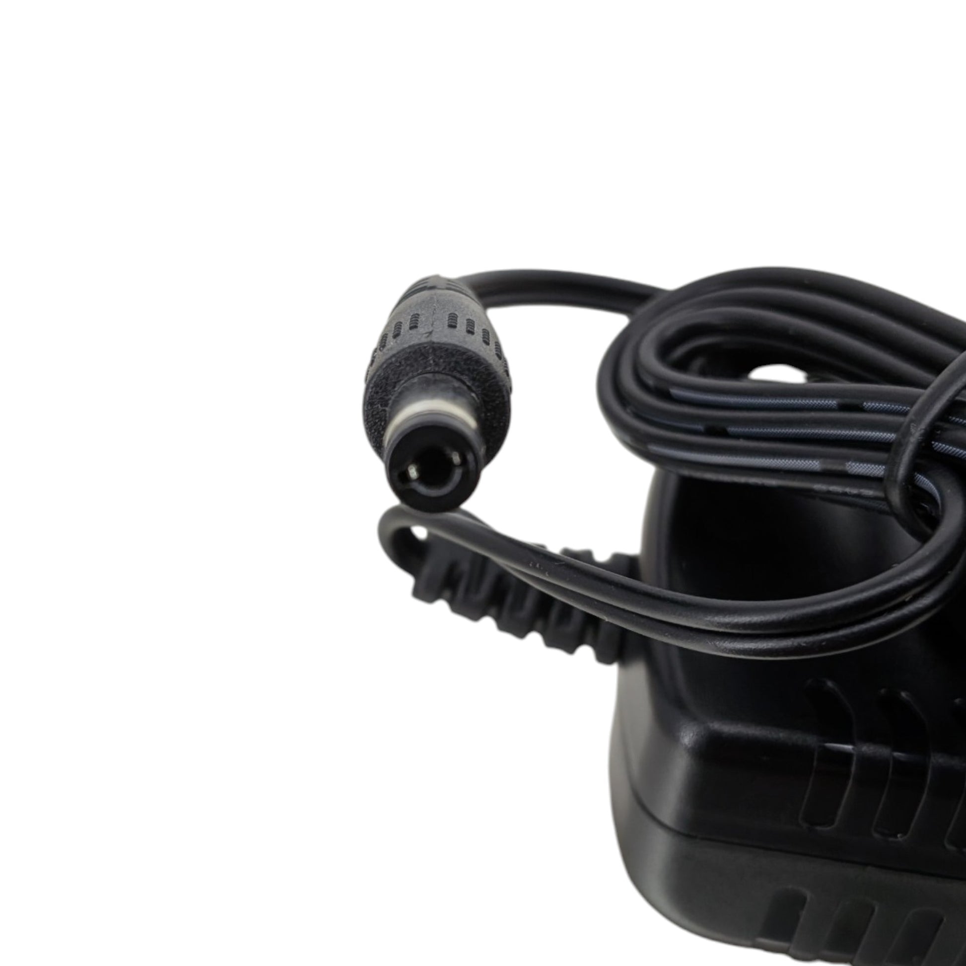 5V 15W 火牛配備 5.5x2.1mm DC 接頭特寫。網店下單可選深水埗門市自取，方便快捷。