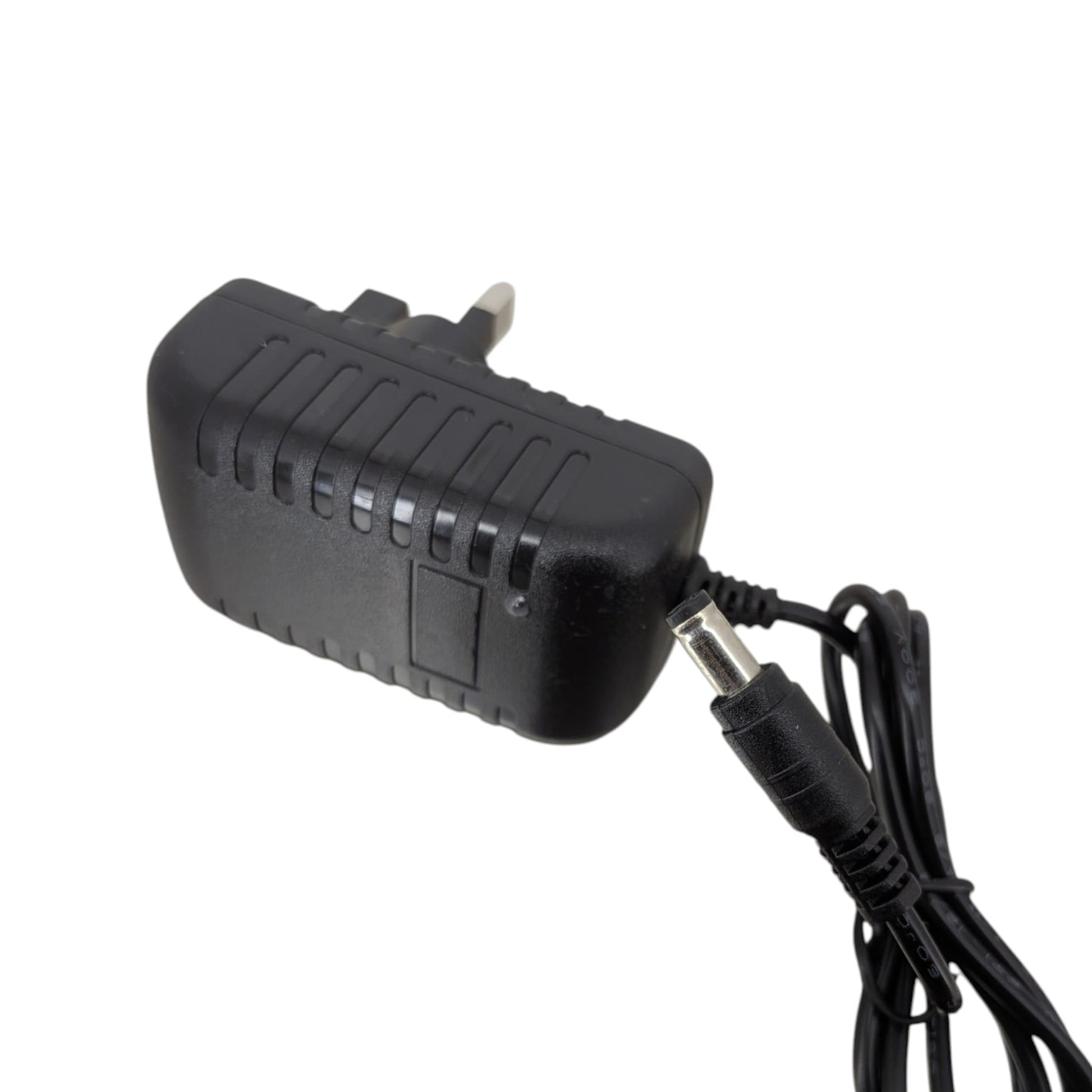7.5V 2A 電源適配器側面圖，展示耐用的連接線及業界標準的 5.5mm x 2.1mm 帶線插頭。