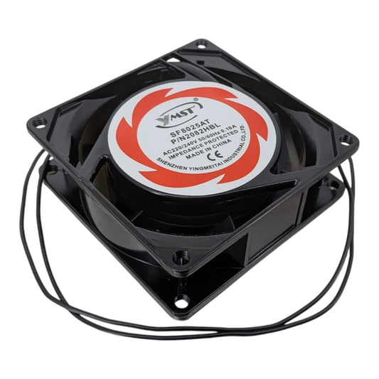 8cm 220V 交流散熱風扇正面特寫，清晰顯示 MST 品牌及 Impedance Protected 阻抗保護安全認證。
