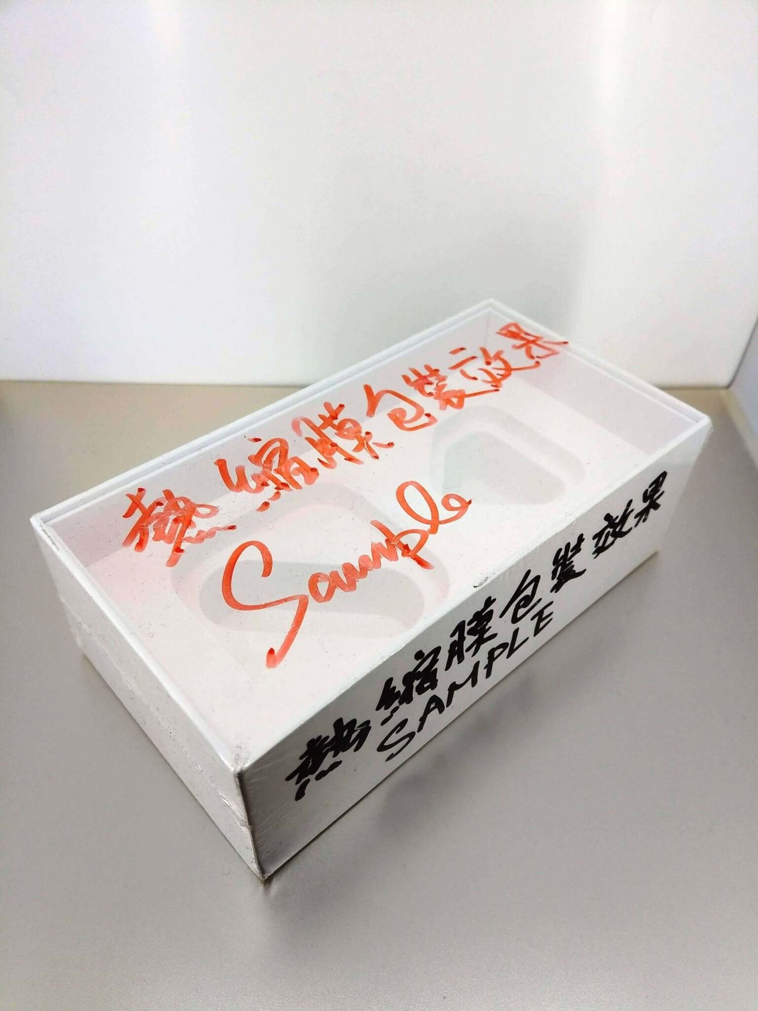 Sample packaging box for heat shrink wrap film with Chinese text on a light background.