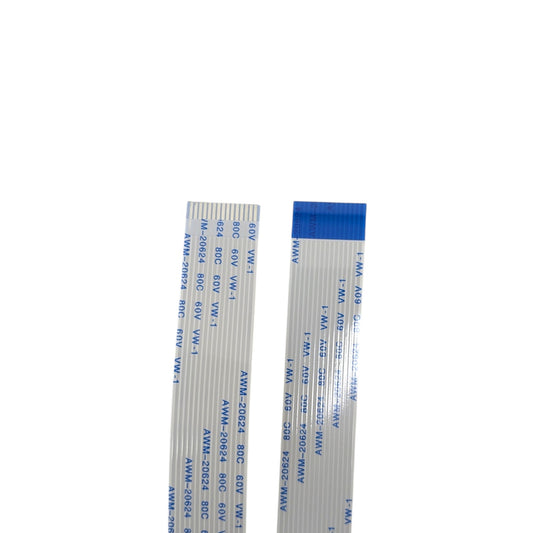 100cm FFC 排線上的規格印字特寫，顯示其符合 AWM 20624 80C 60V VW-1 的耐溫及阻燃標準。