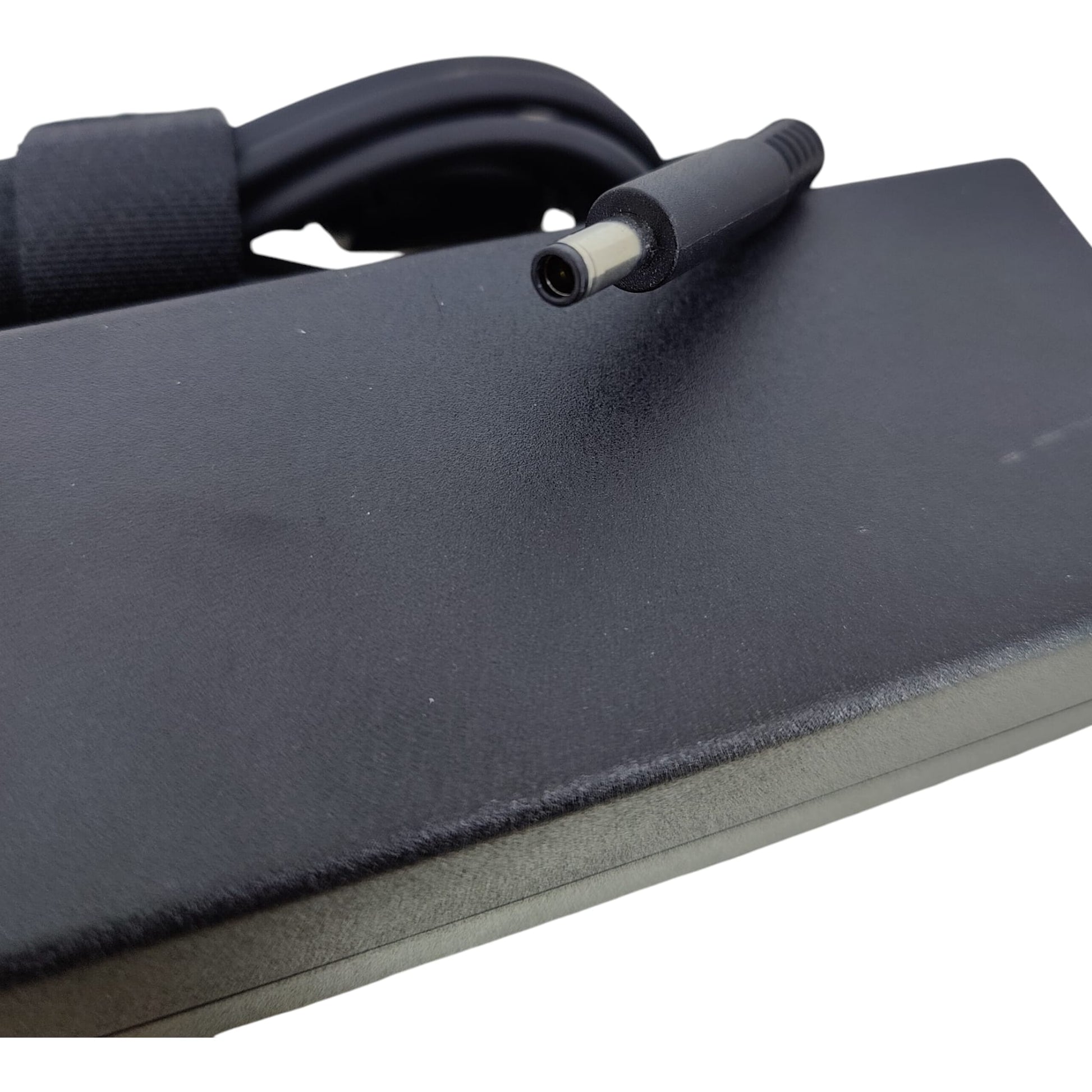 Close up of the 4.5mm by 3.0mm smart connector tip for Dell laptops.
