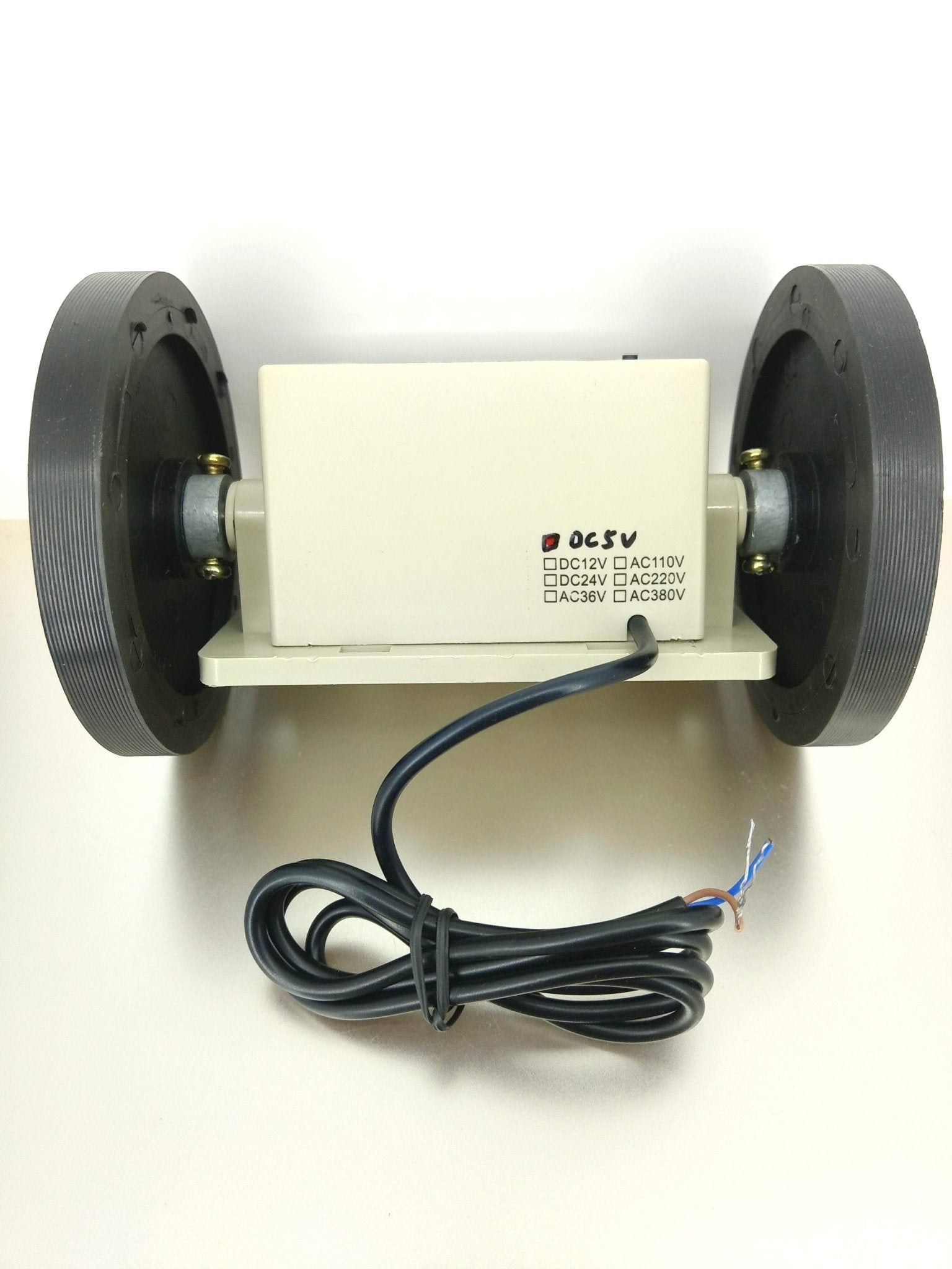 DJ96-S Digital Length Counter with durable wheels and cable for precise measurement in textile and industrial applications.