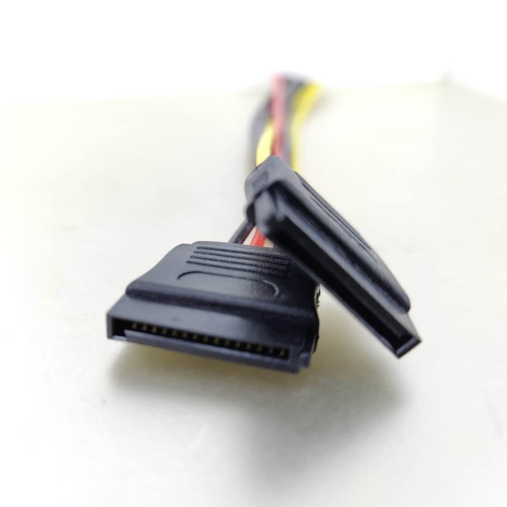 Molex 4-Pin to Dual SATA power splitter cable adapter close-up, ideal for connecting HDDs and SSDs.