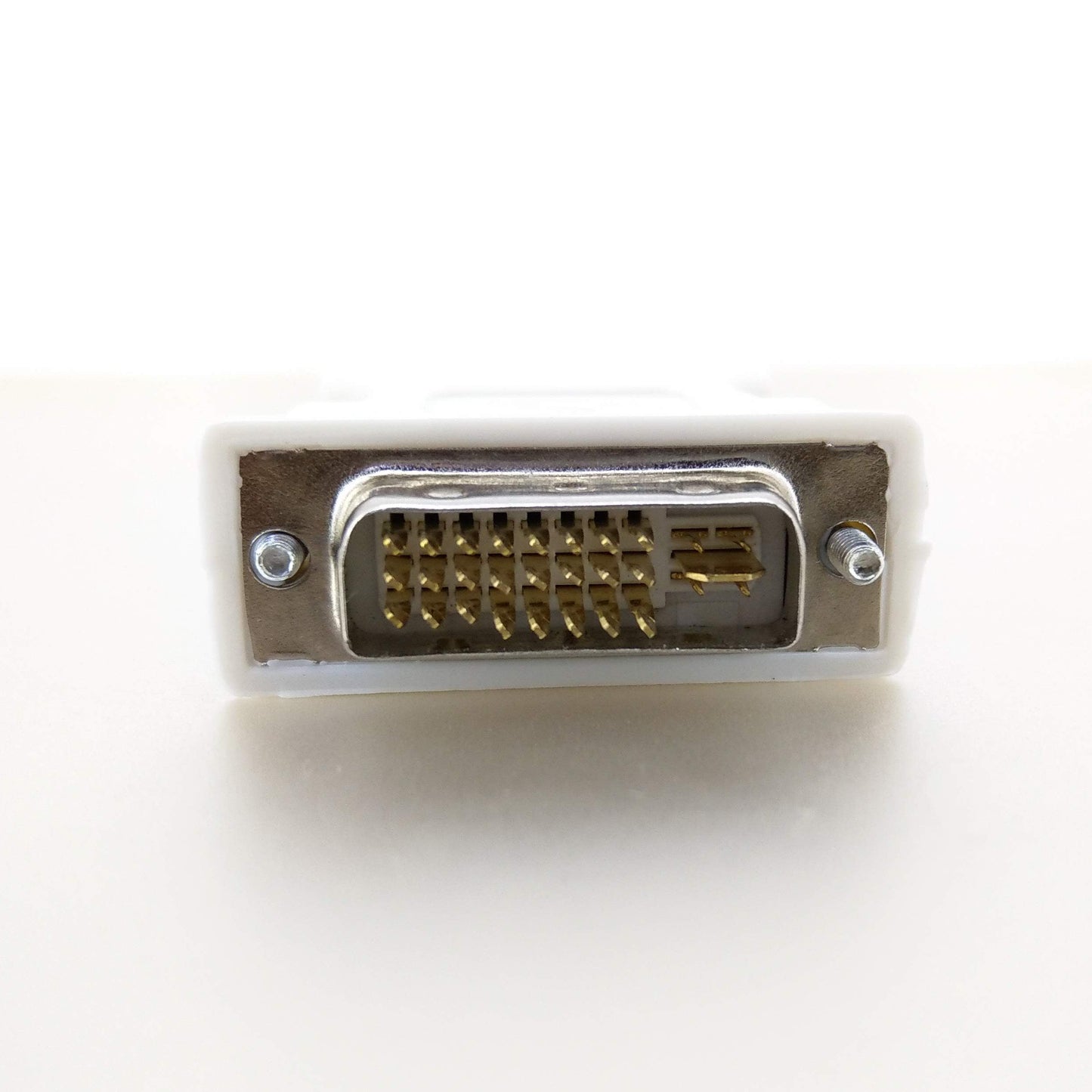 Close up of DVI-I 24+5 Pin gold plated male connector