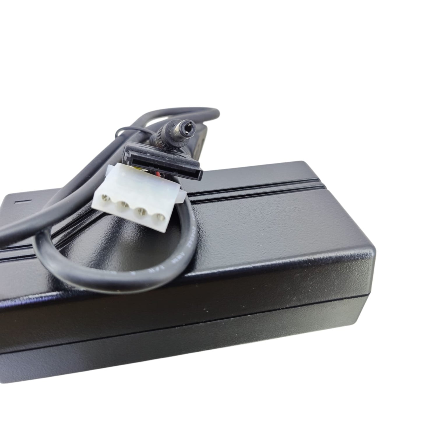 Close-up of the output connectors: a SATA power plug, a 4-pin Molex plug, and a mini 4-pin plug.