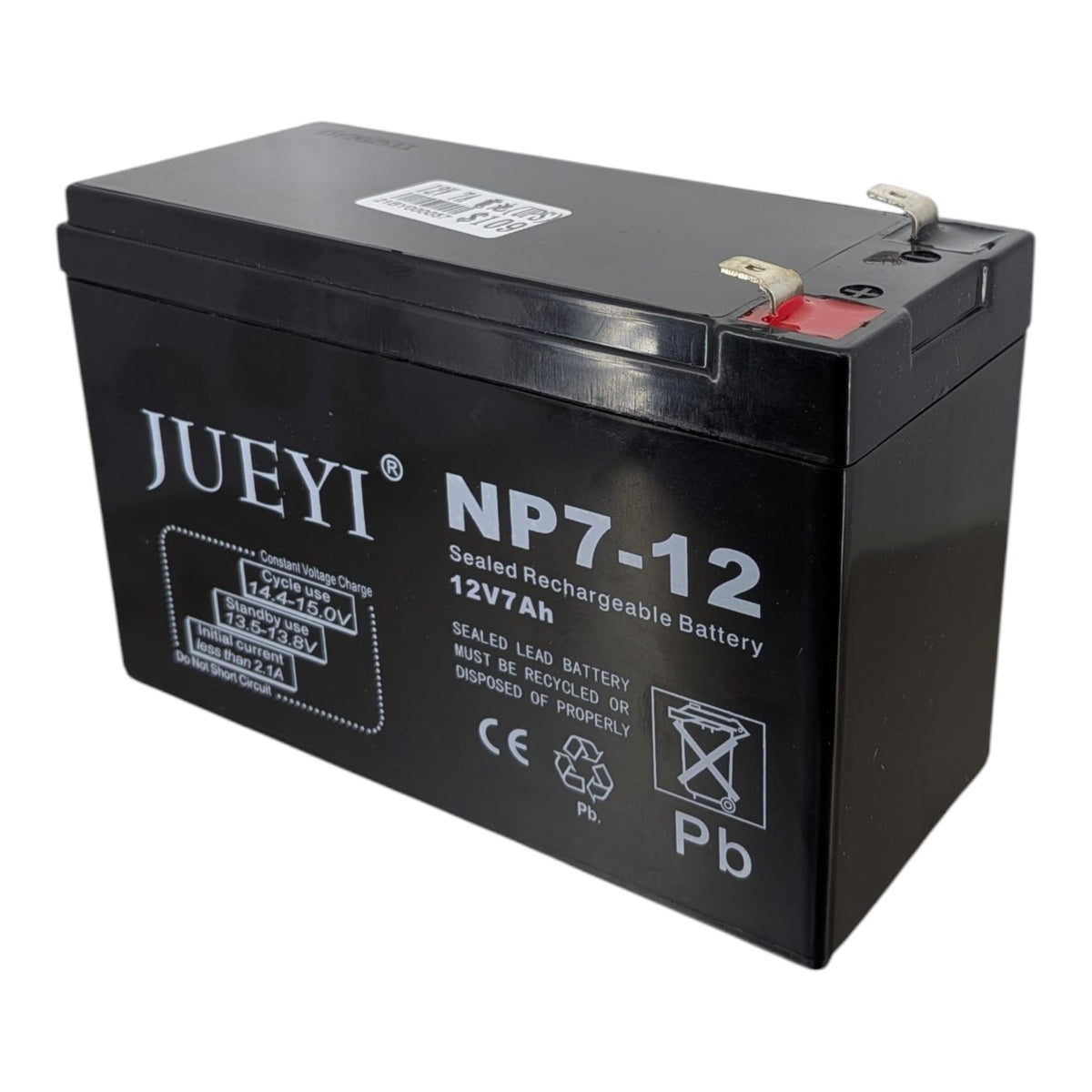 JUEYI NP7-12 12V 7Ah 密封鉛酸充電電池正面圖，清晰顯示充電電壓規格及紅黑正負極端子。