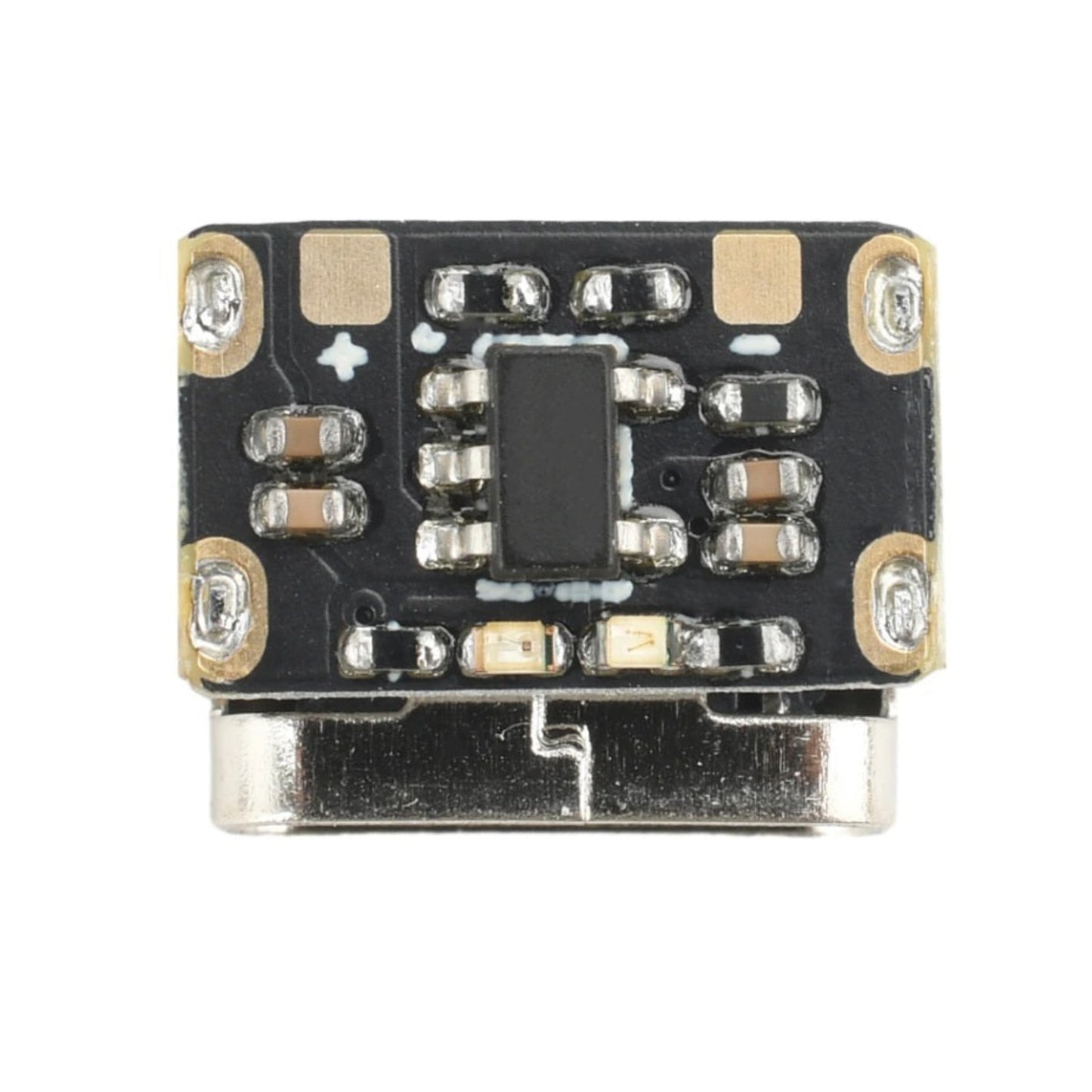 鋰電池充電底板背面視角，展示精密的 IC 晶片、微型電阻以及供焊線的正負極接點。