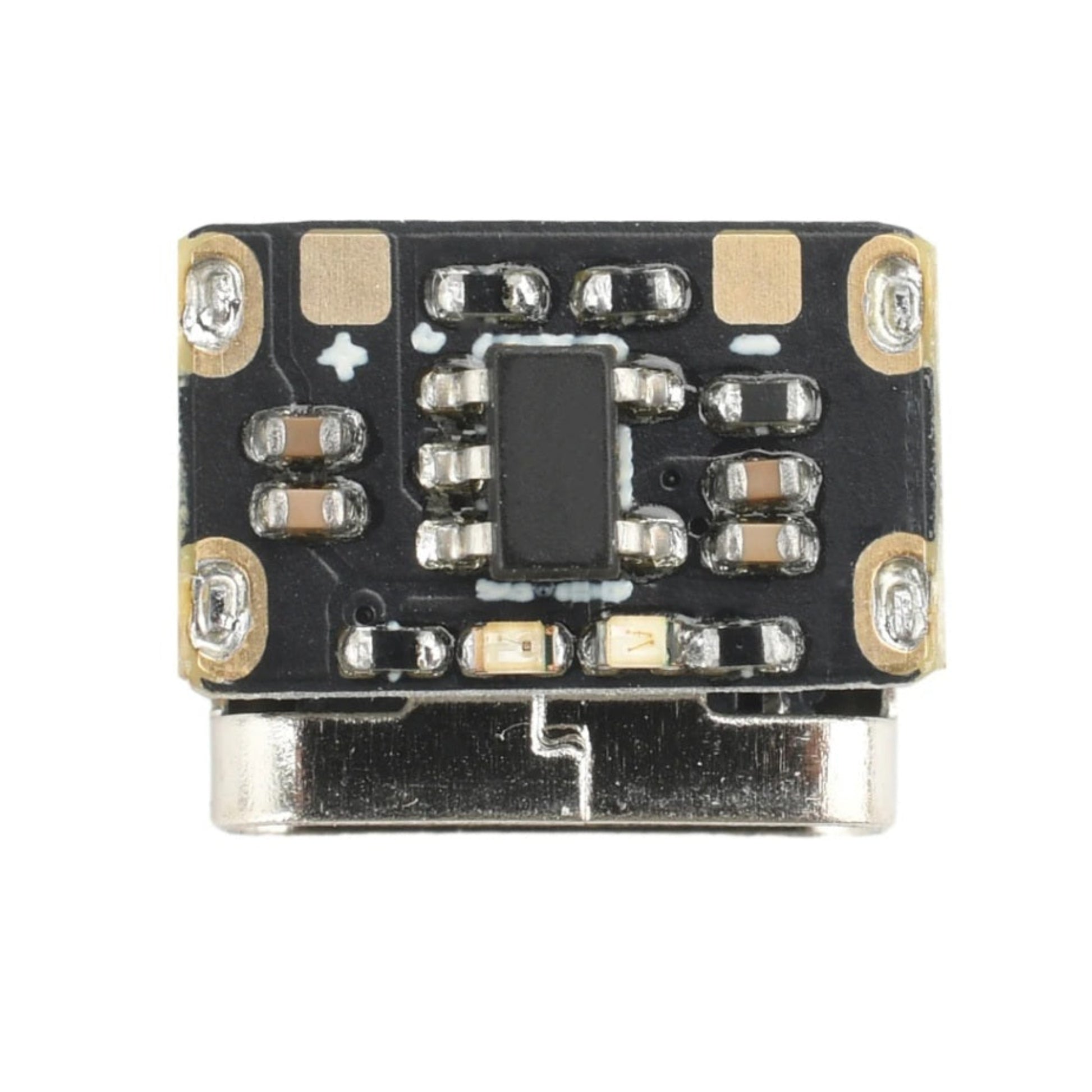 鋰電池充電底板背面視角，展示精密的 IC 晶片、微型電阻以及供焊線的正負極接點。