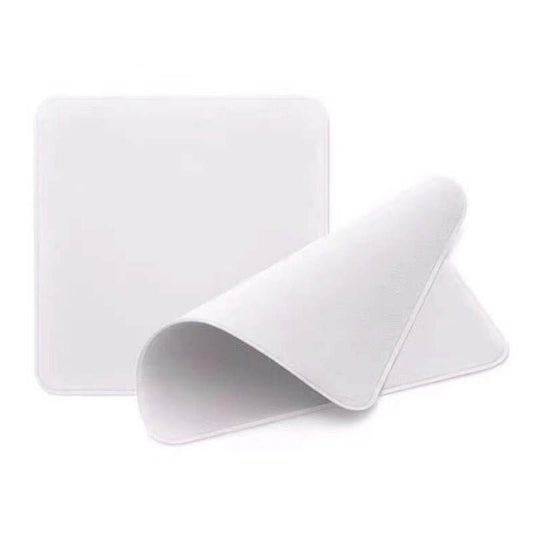 Soft microfiber polishing cloth for Apple devices, non-abrasive for safe cleaning of screens and delicate surfaces.
