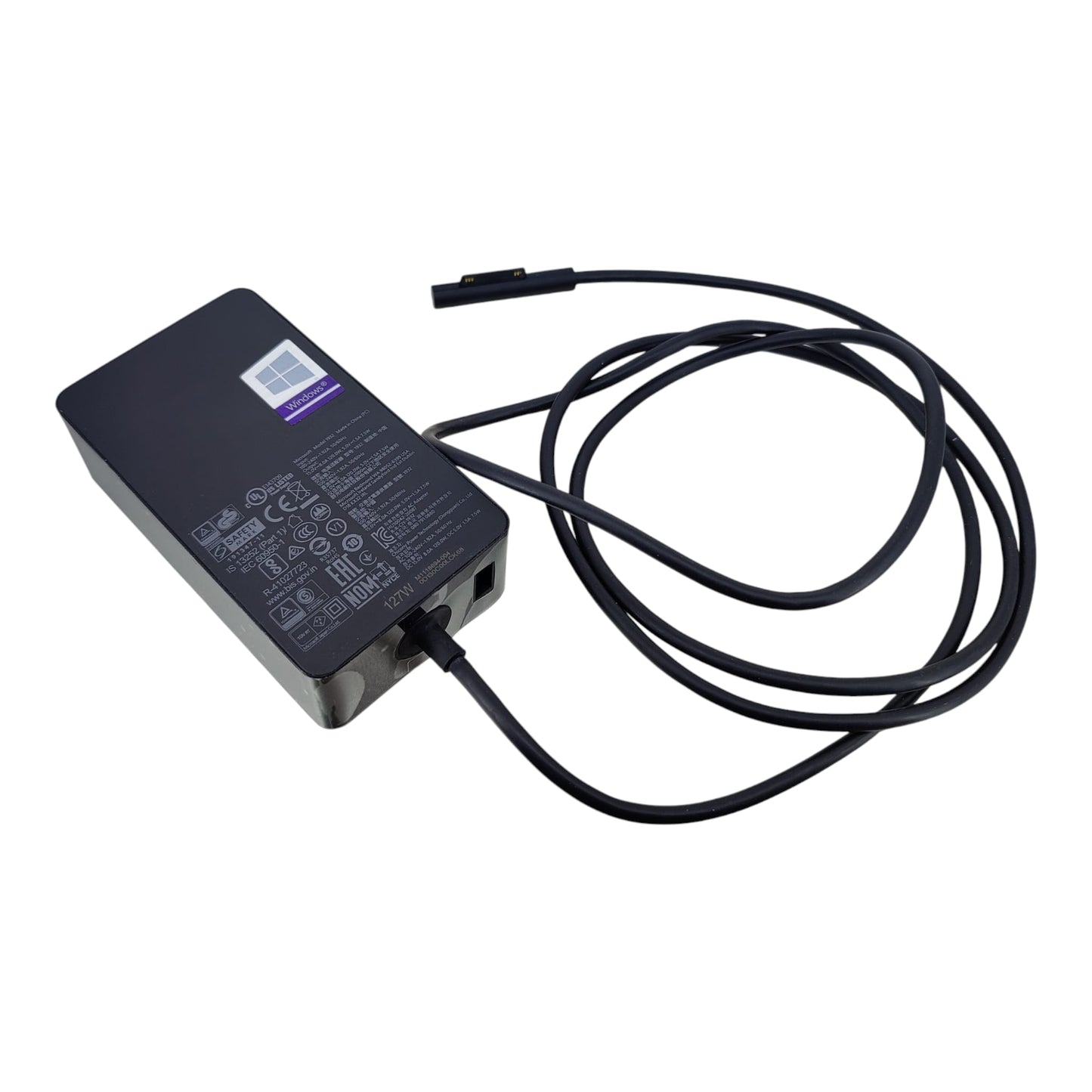 Microsoft Surface 127W 電源供應器，配備額外 USB 充電接口及長電線，適合多裝置同步供電。