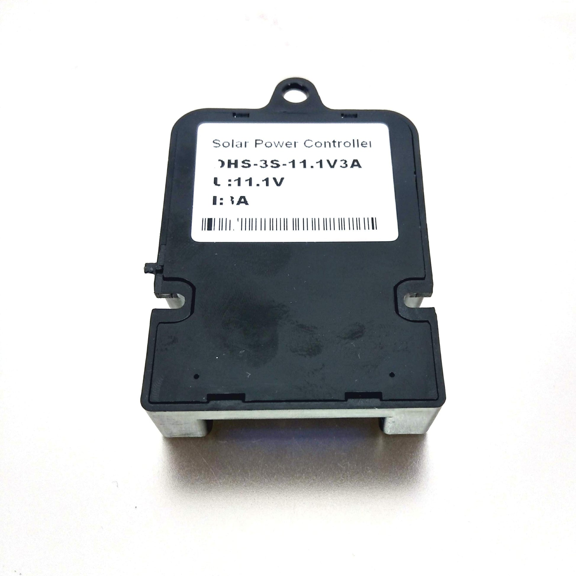 OHS-3S 11.1V 3A 太陽能充電控制器背面規格標籤，列明支援 11.1V 電壓及 3A 最大電流。