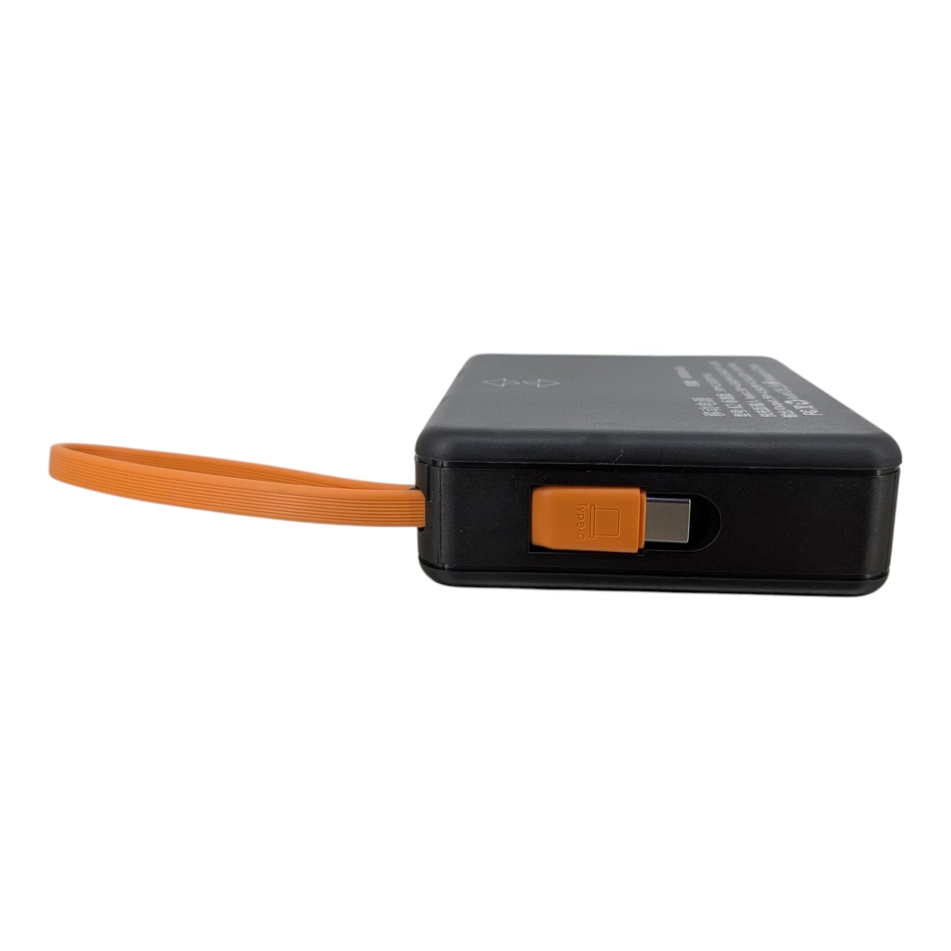 具備隱藏式內置 Type-C 充電線的 21700 外置充電器空盒設計。歡迎親臨門市選購及即場檢查零件，確保品質優良。